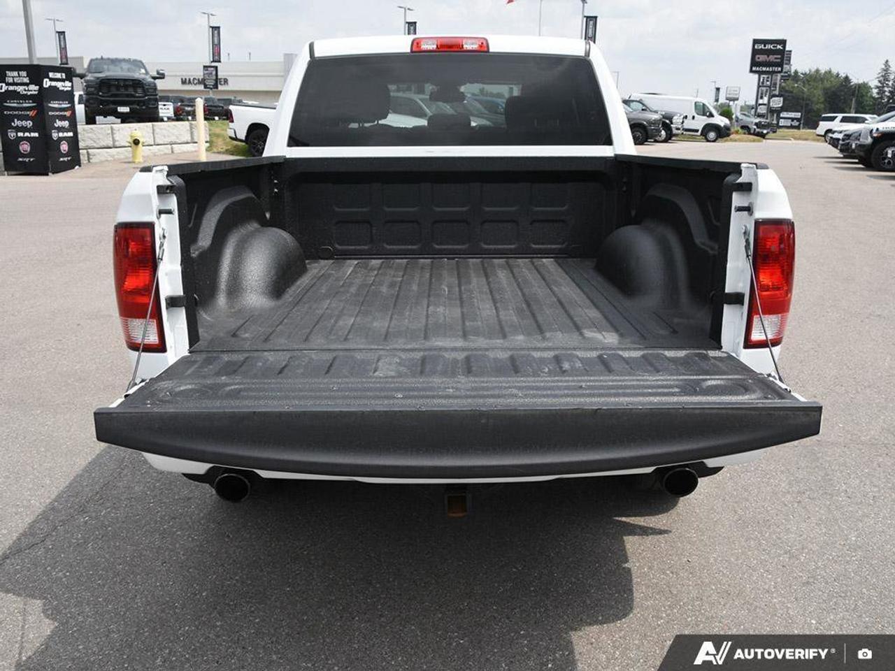 2022 RAM 1500 Classic ExpressBLACK EXPRESS, NIGHT, CREW, 4X4, HEMI, HEAT Photo