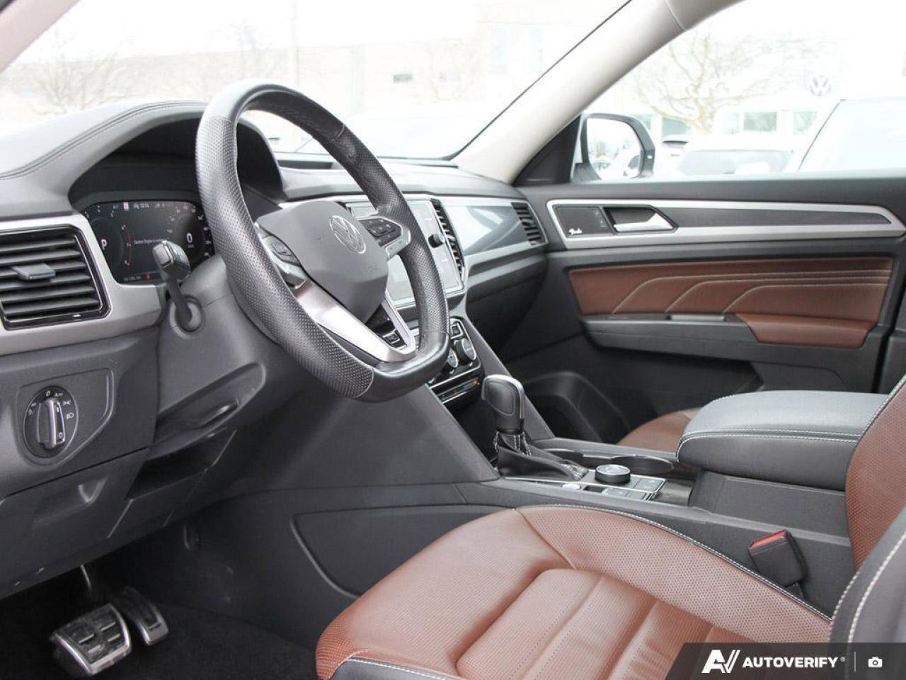 2023 Volkswagen Atlas ExeclineONE-OWNER, ACCIDENT-FREE, CAPTAIN'S CHAIRS Photo