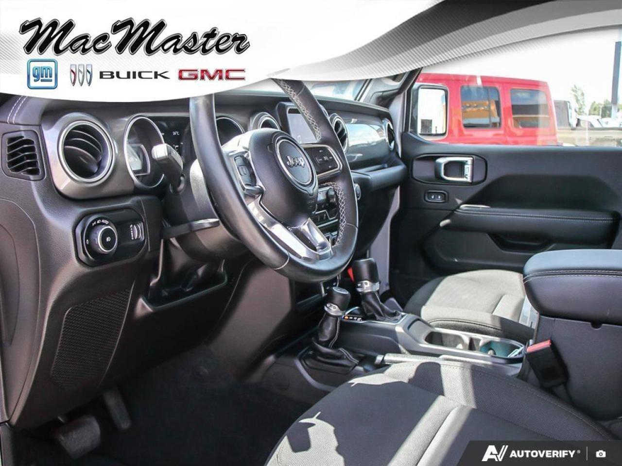 2023 Jeep Wrangler SaharaSAHARA, V6, 4X4, NAV, HEATED CLOTH, DUAL TOP Photo