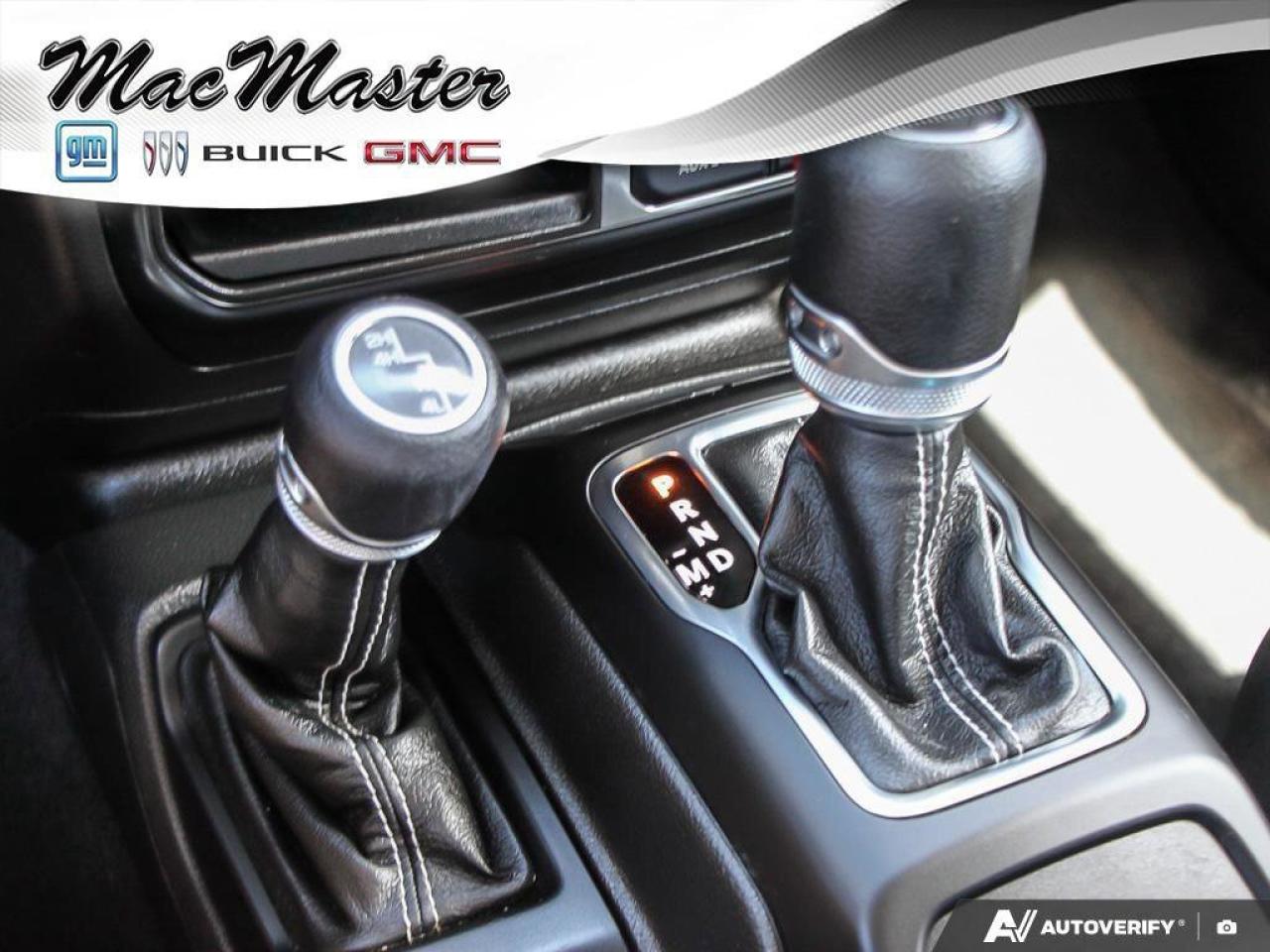 2023 Jeep Wrangler SaharaSAHARA, V6, 4X4, NAV, HEATED CLOTH, DUAL TOP Photo