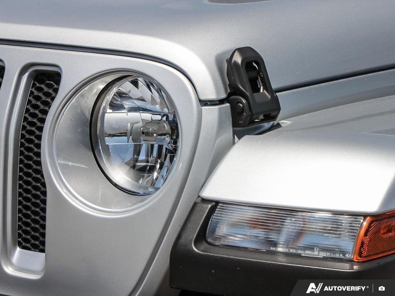 2023 Jeep Wrangler SaharaSAHARA, V6, 4X4, NAV, HEATED CLOTH, DUAL TOP Photo