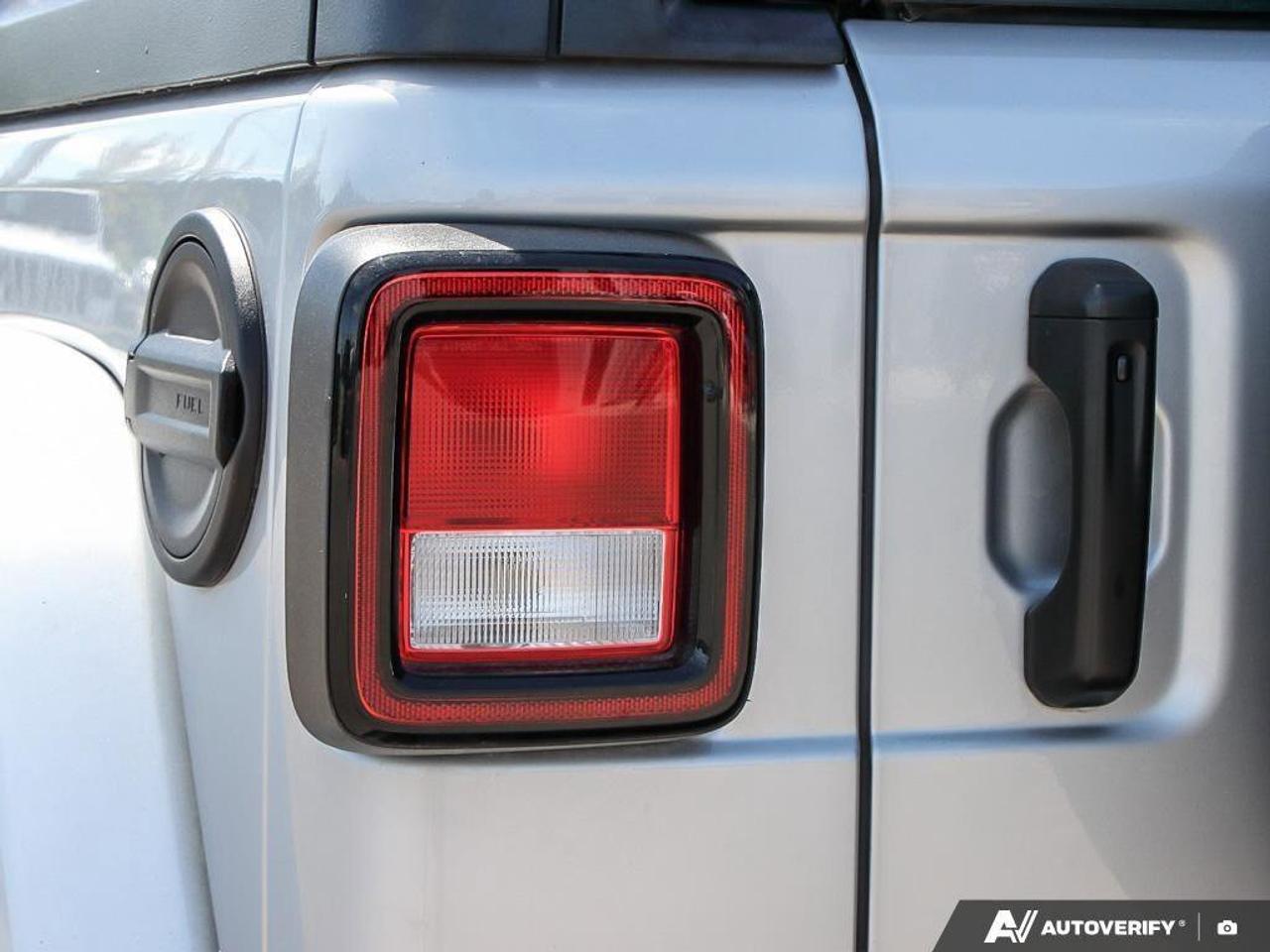 2023 Jeep Wrangler SaharaSAHARA, V6, 4X4, NAV, HEATED CLOTH, DUAL TOP Photo