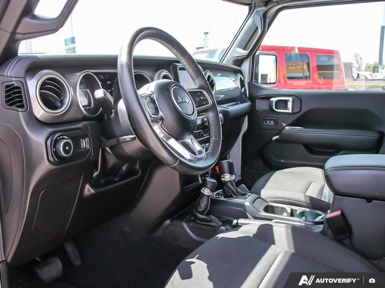 2023 Jeep Wrangler SaharaSAHARA, V6, 4X4, NAV, HEATED CLOTH, DUAL TOP Photo