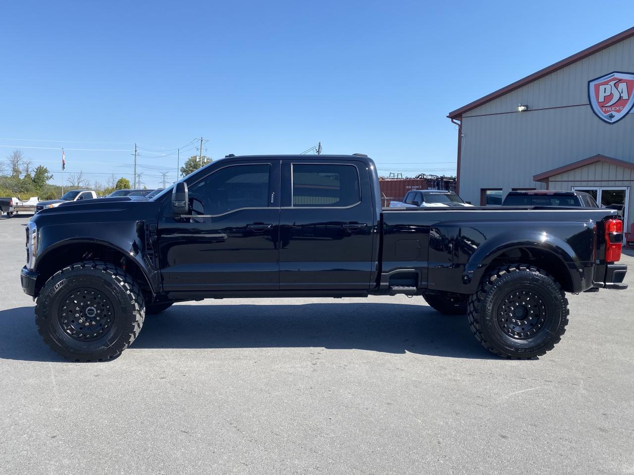 2023 Ford F-450 SUPER DUTY LARIAT 4WD Crew Cab 8' Box Photo