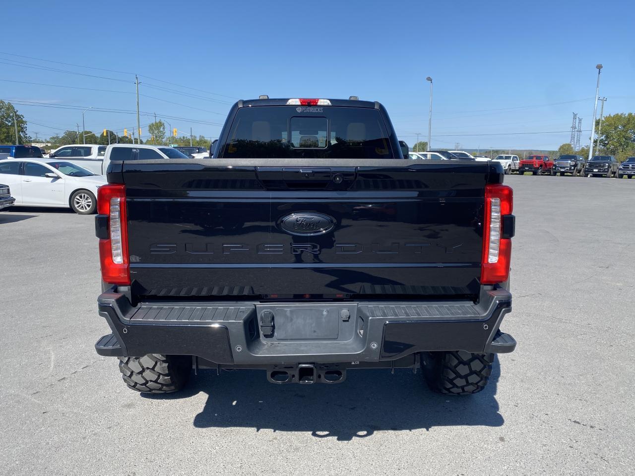 2023 Ford F-450 SUPER DUTY LARIAT 4WD Crew Cab 8' Box Photo3