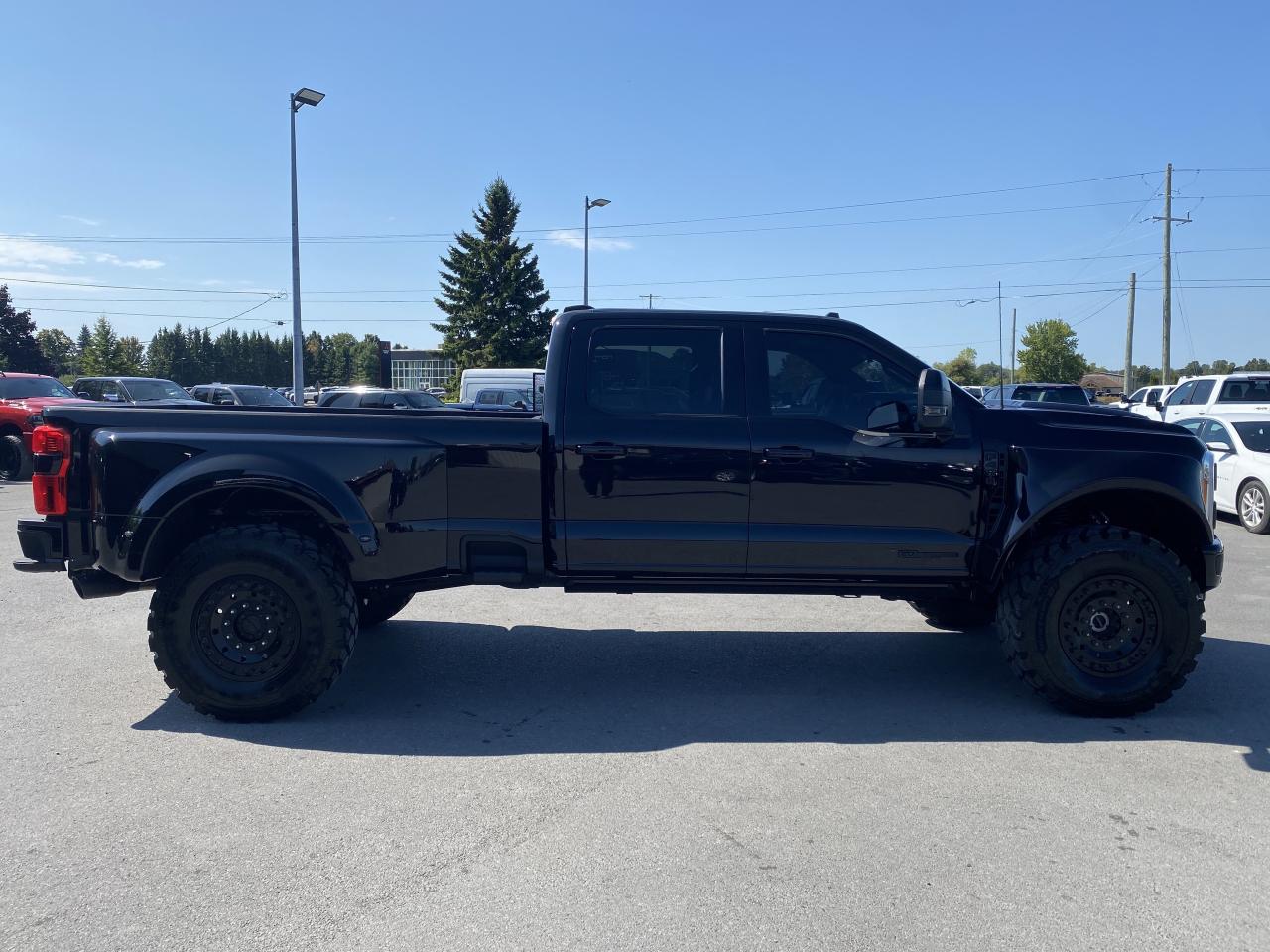 2023 Ford F-450 SUPER DUTY LARIAT 4WD Crew Cab 8' Box Photo