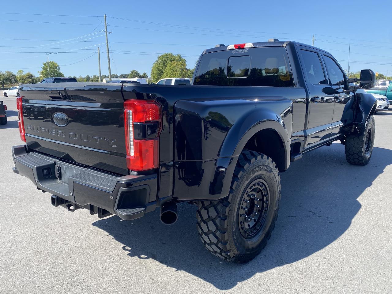 2023 Ford F-450 SUPER DUTY LARIAT 4WD Crew Cab 8' Box Photo