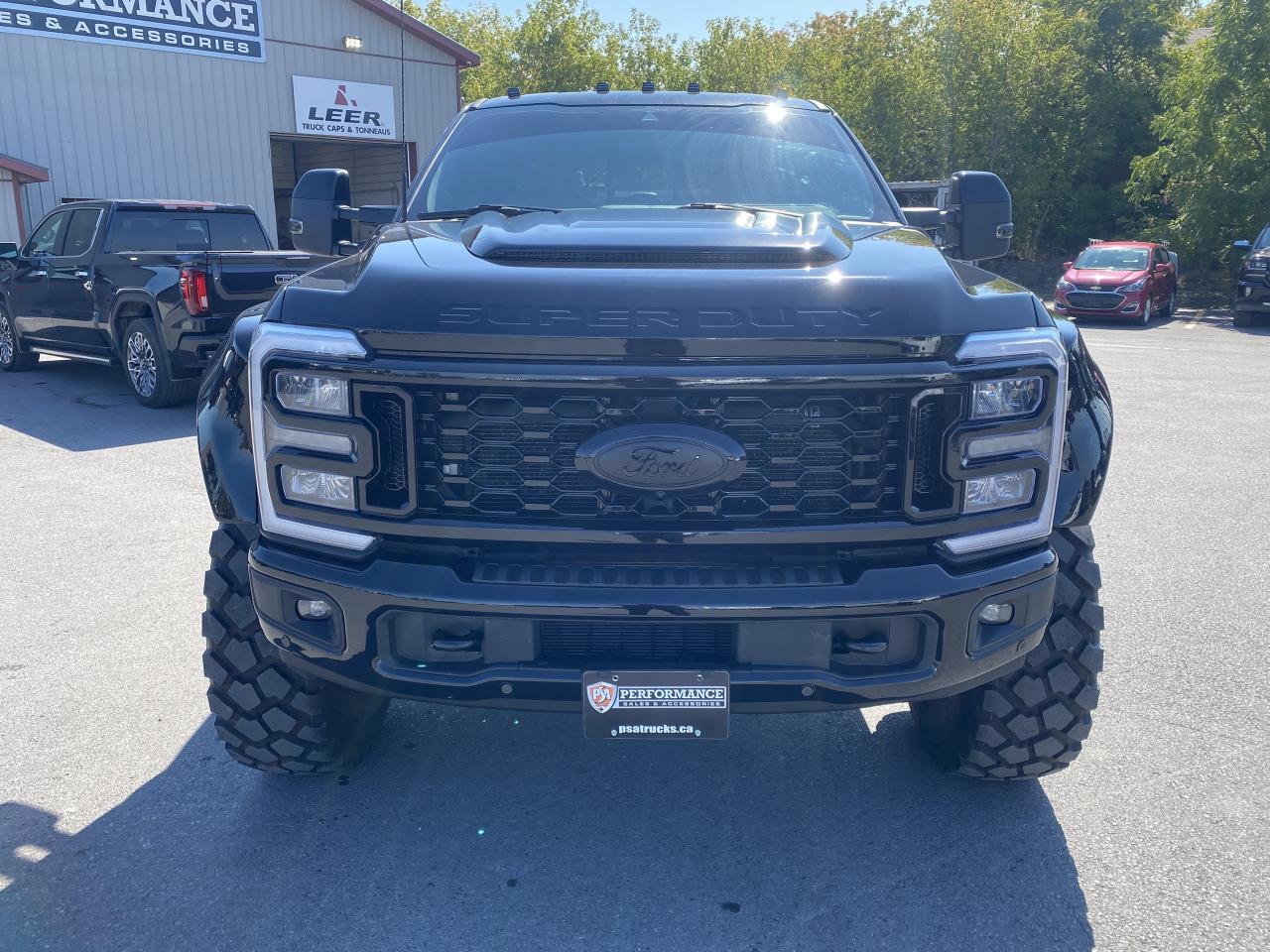 2023 Ford F-450 SUPER DUTY LARIAT 4WD Crew Cab 8' Box Photo