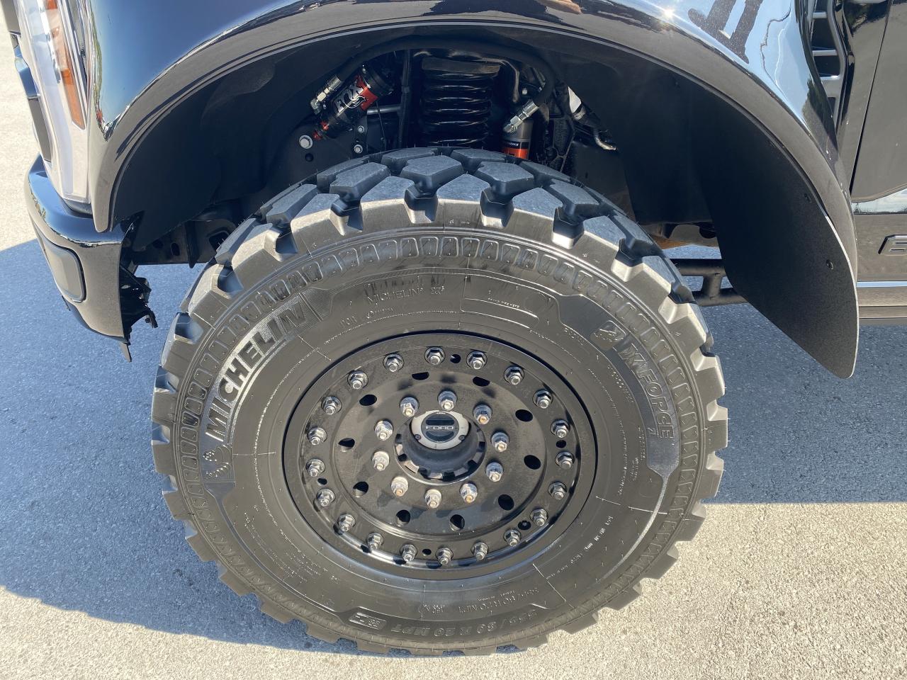 2023 Ford F-450 SUPER DUTY LARIAT 4WD Crew Cab 8' Box Photo