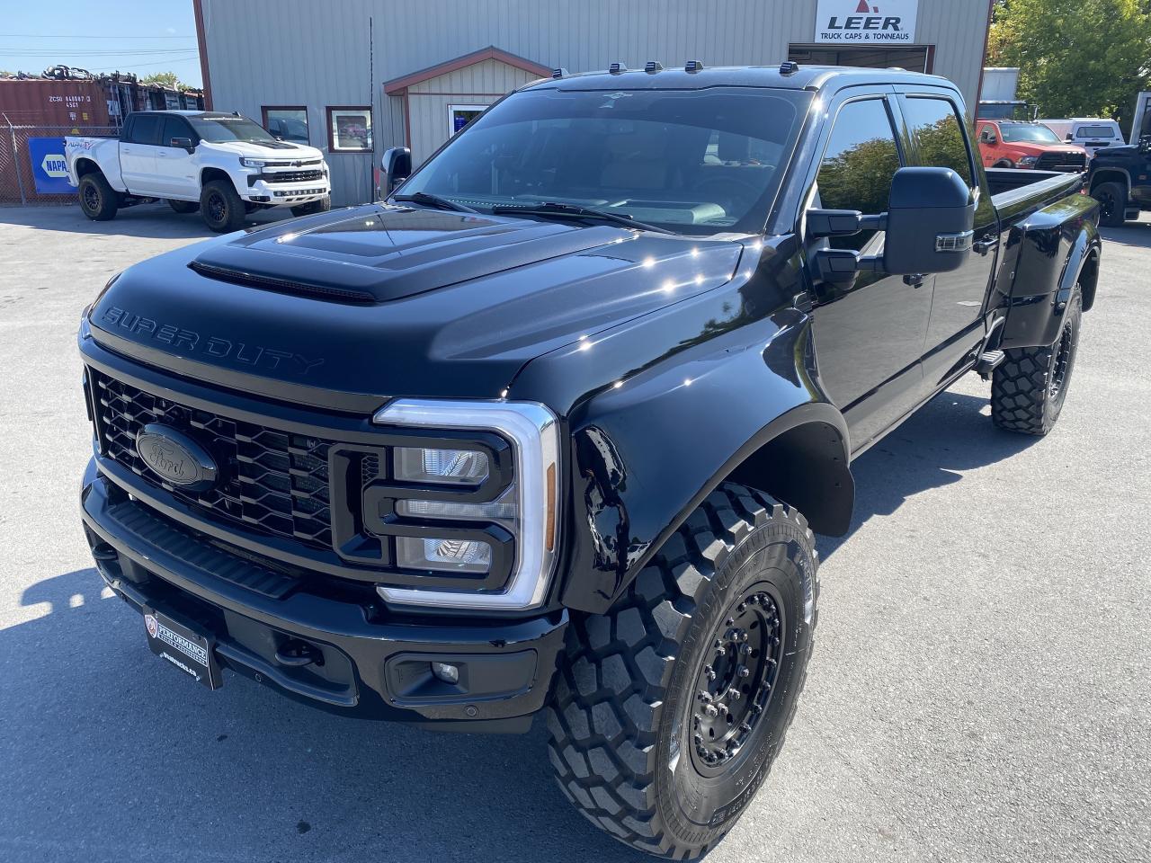 2023 Ford F-450 SUPER DUTY LARIAT 4WD Crew Cab 8' Box Photo