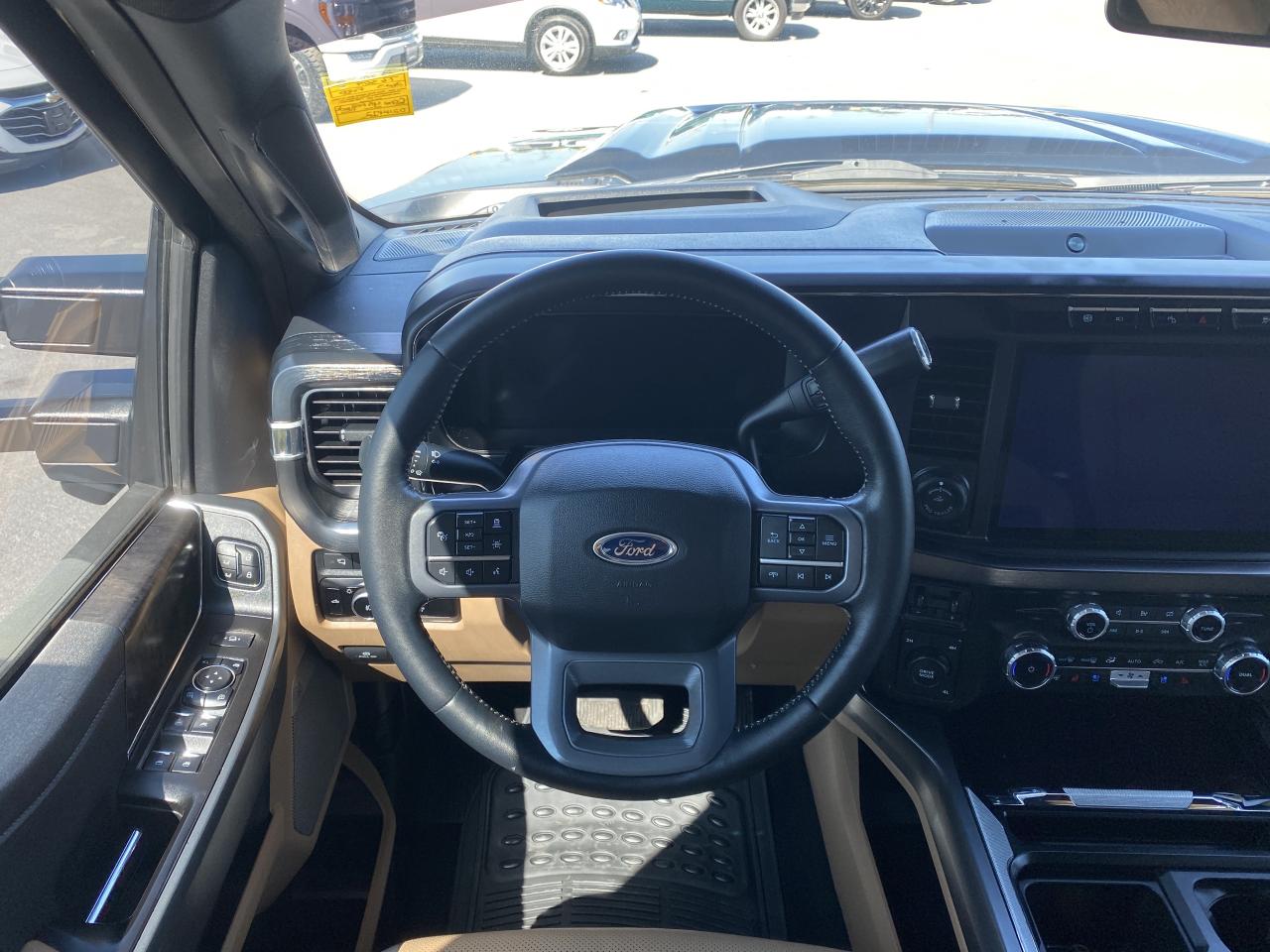 2023 Ford F-450 SUPER DUTY LARIAT 4WD Crew Cab 8' Box Photo