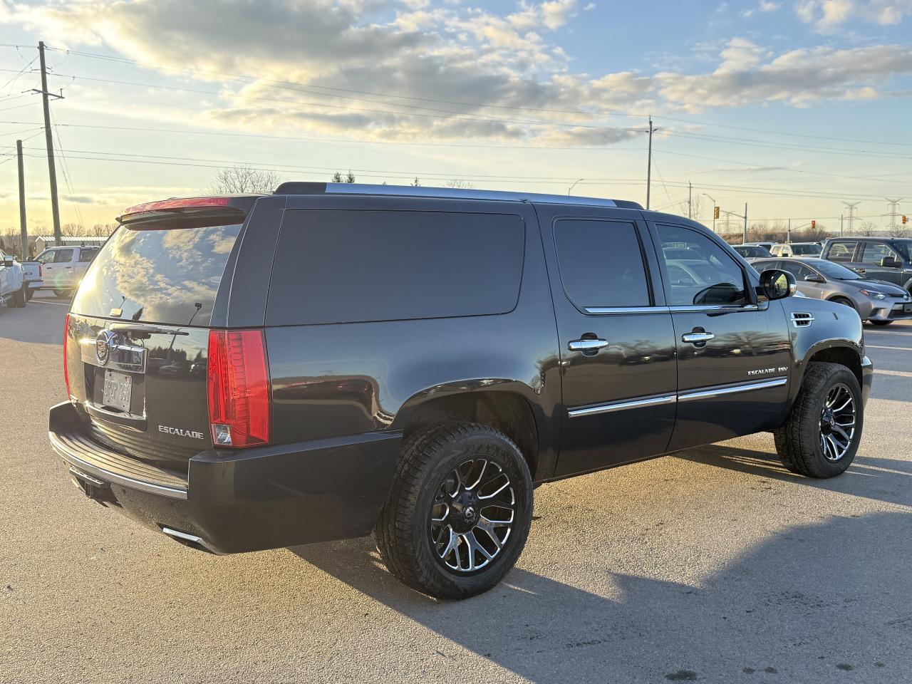 2013 Cadillac Escalade ESV AWD 4dr Platinum Photo