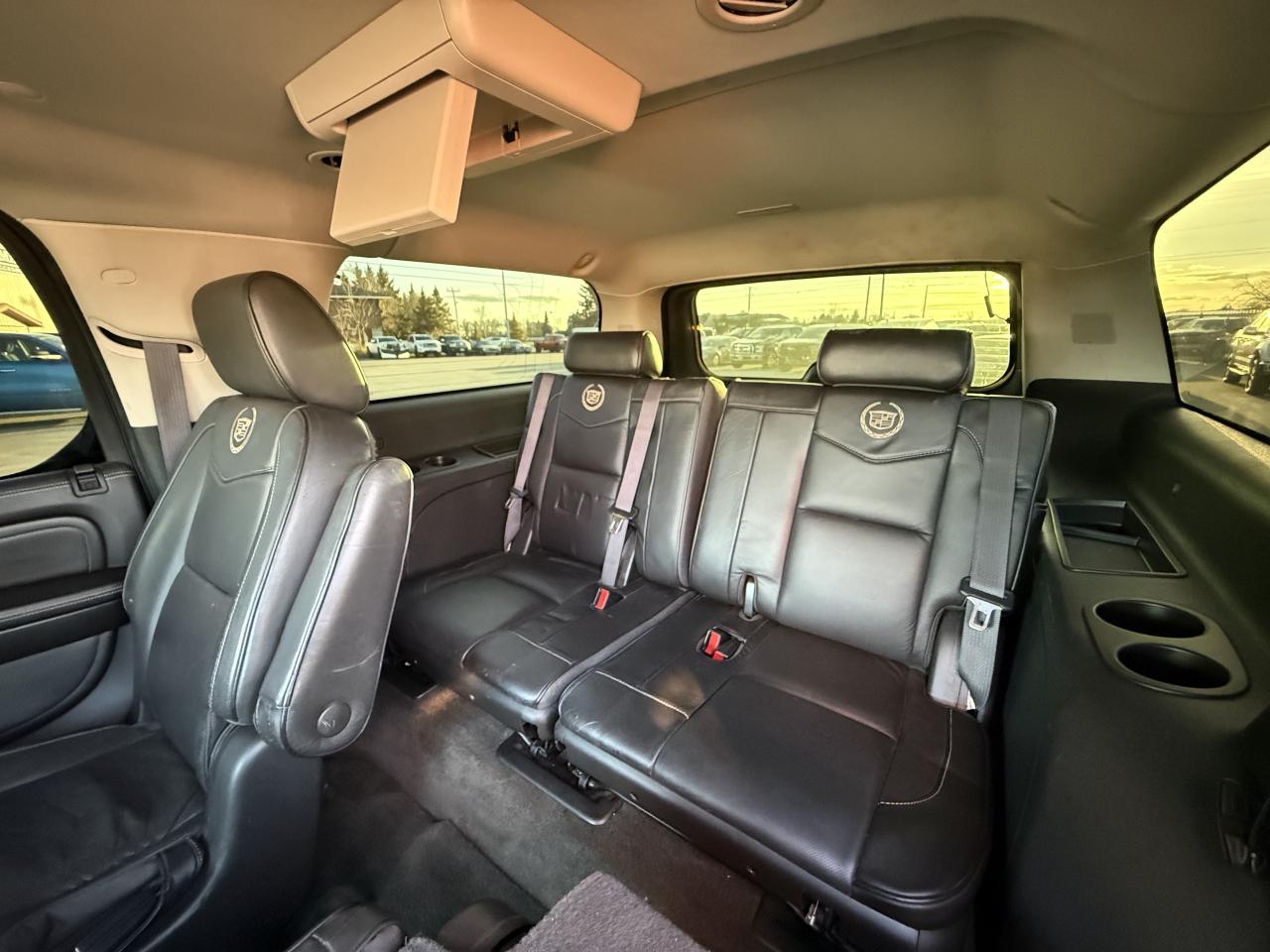 2013 Cadillac Escalade ESV AWD 4dr Platinum Photo