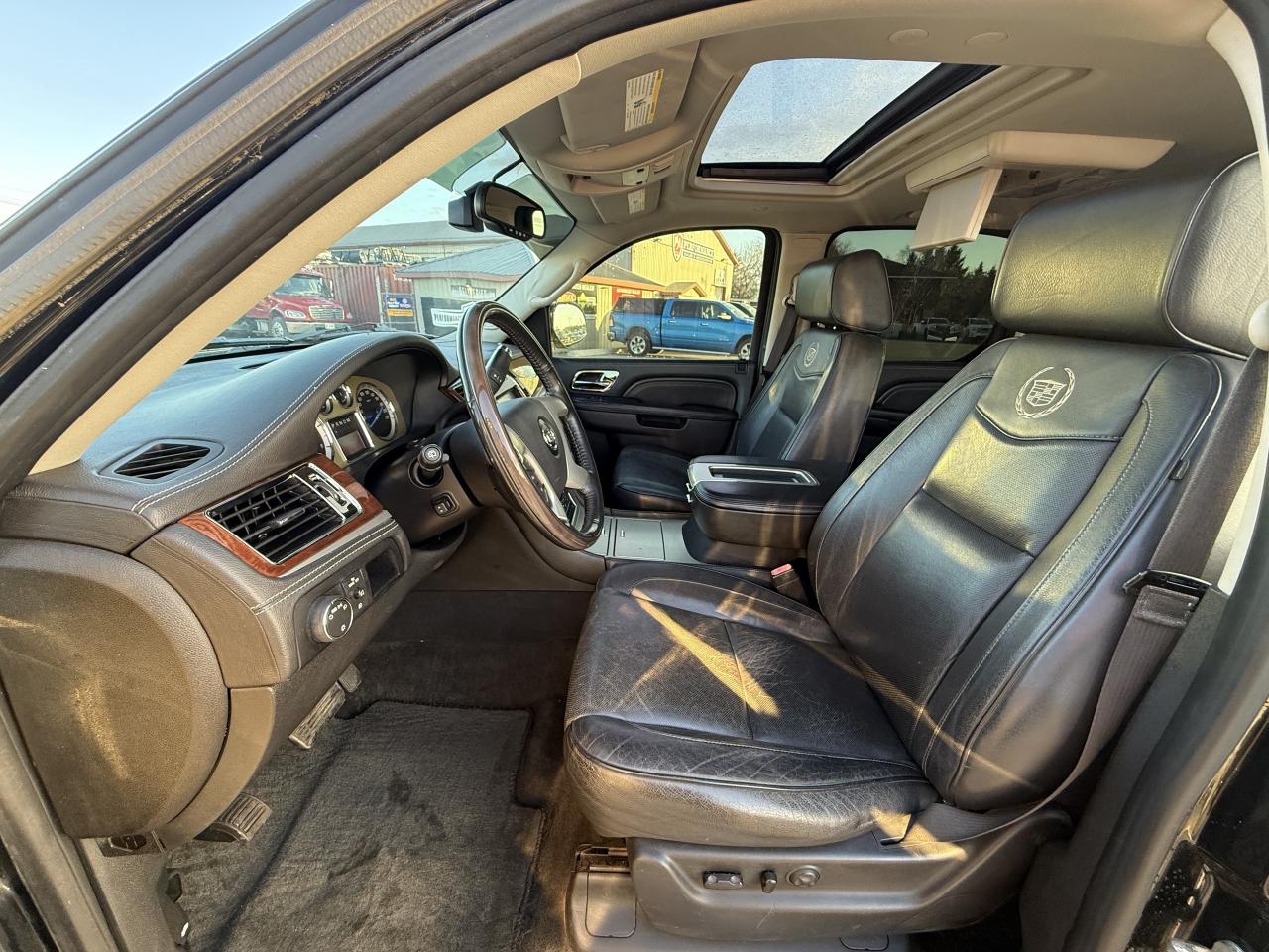 2013 Cadillac Escalade ESV AWD 4dr Platinum Photo