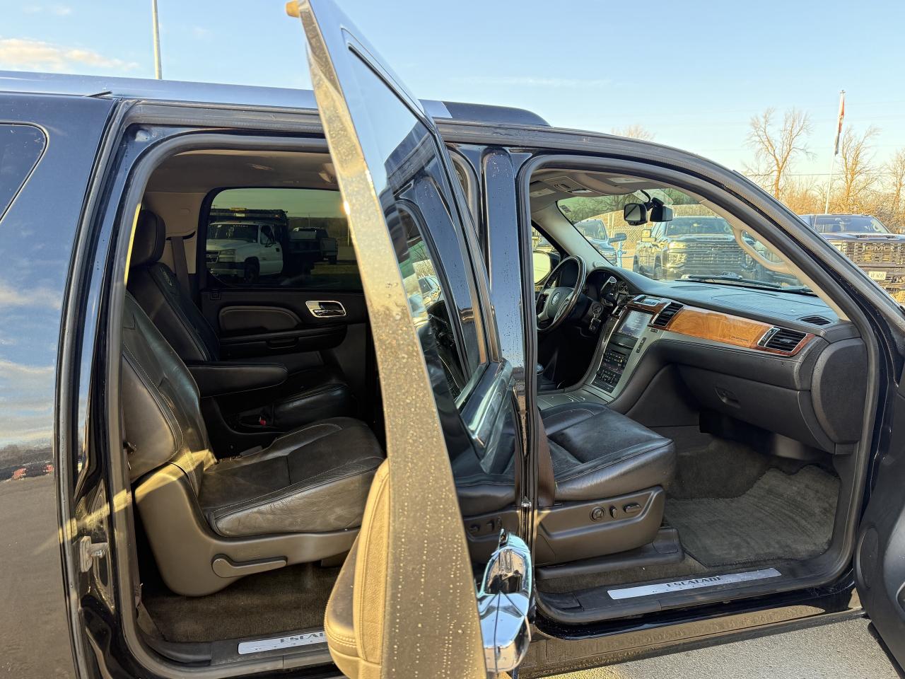 2013 Cadillac Escalade ESV AWD 4dr Platinum Photo