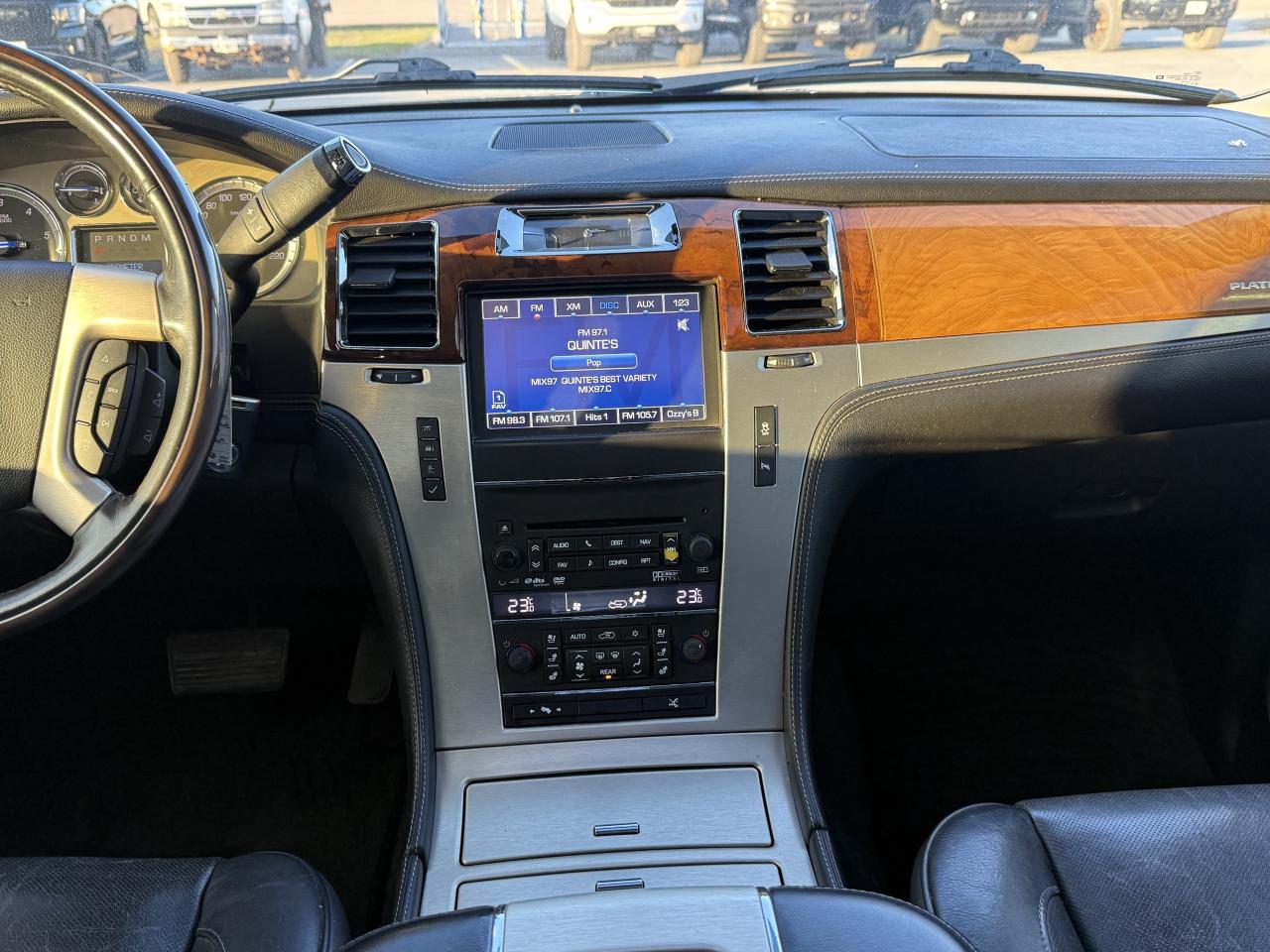 2013 Cadillac Escalade ESV AWD 4dr Platinum Photo