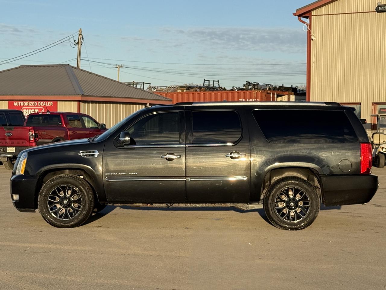 2013 Cadillac Escalade ESV AWD 4dr Platinum Photo3