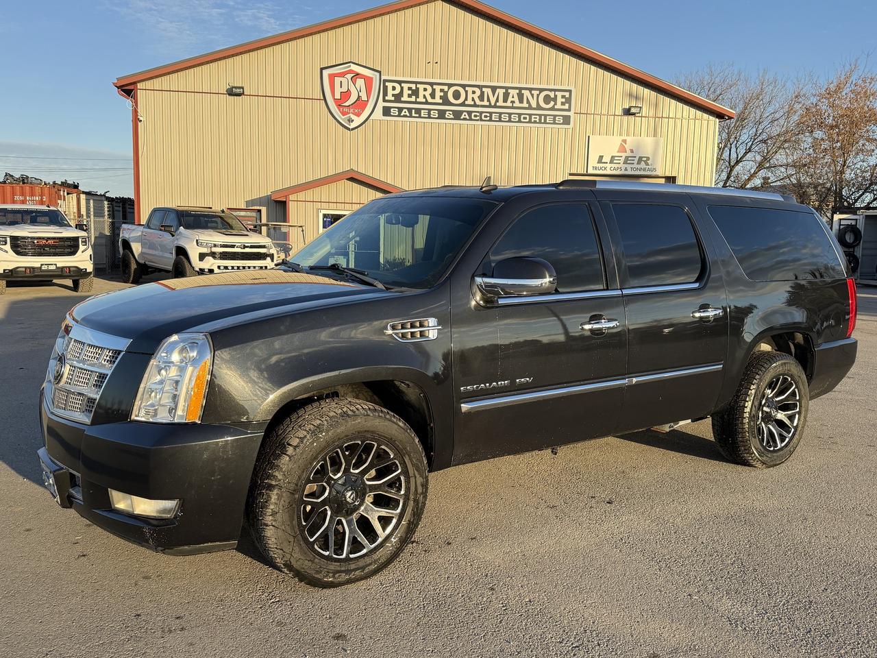 2013 Cadillac Escalade ESV AWD 4dr Platinum Photo2