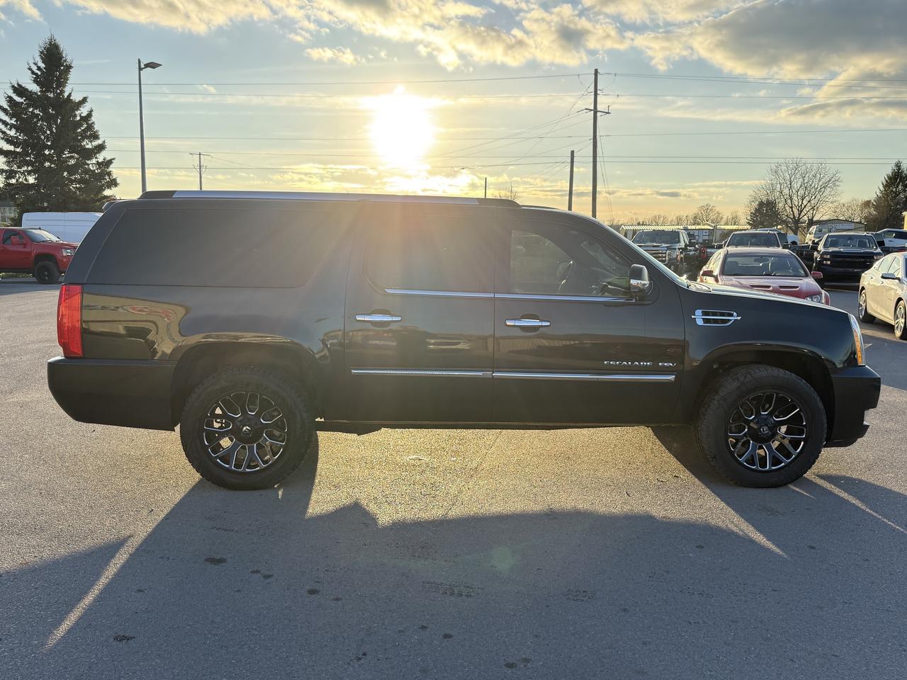 2013 Cadillac Escalade ESV AWD 4dr Platinum Photo