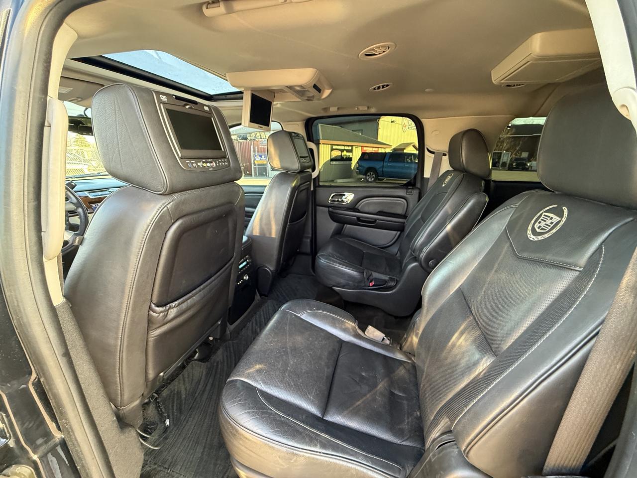 2013 Cadillac Escalade ESV AWD 4dr Platinum Photo