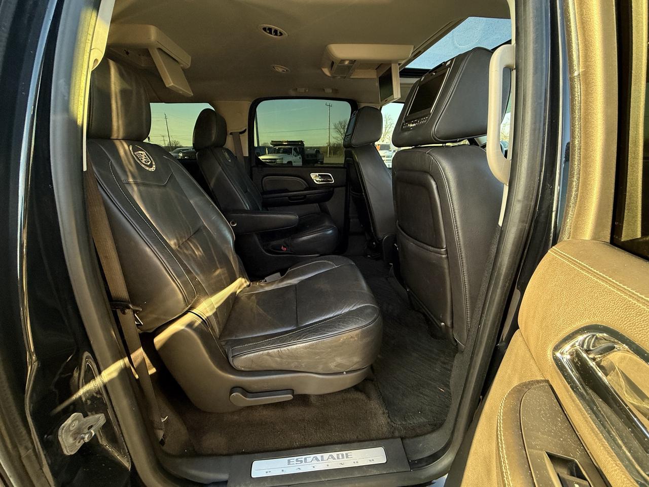 2013 Cadillac Escalade ESV AWD 4dr Platinum Photo