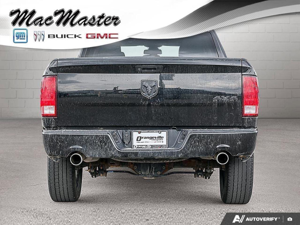 2022 RAM 1500 Classic SLTSLT BLACK, CREW, 4X4, HEMI, HEATED CLOTH, 1-OWN Photo4