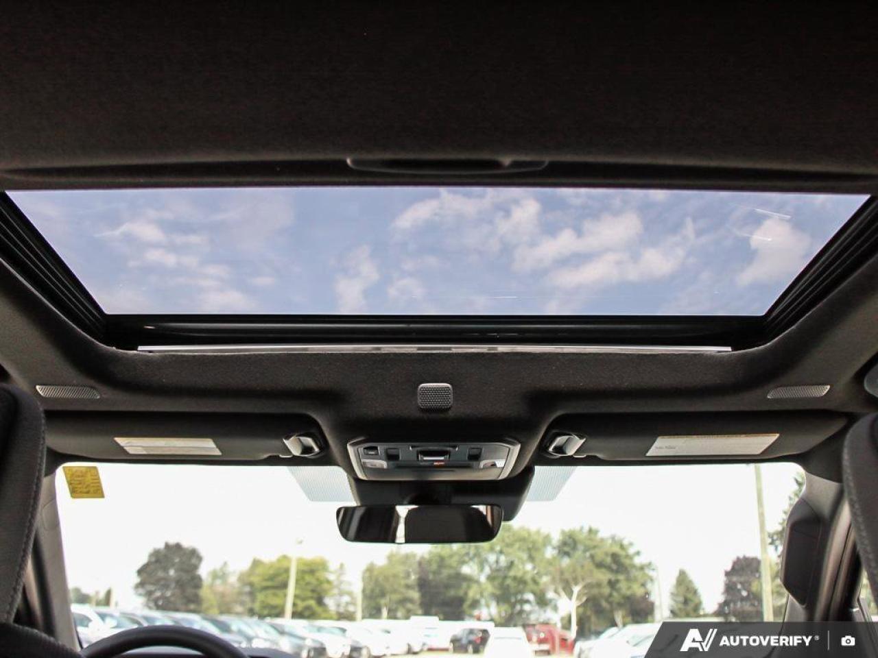 2025 Toyota 4Runner IN-STOCK NOW, ONE-OWNER, ACCIDENT-FREE, 4X4, ADAPT Photo