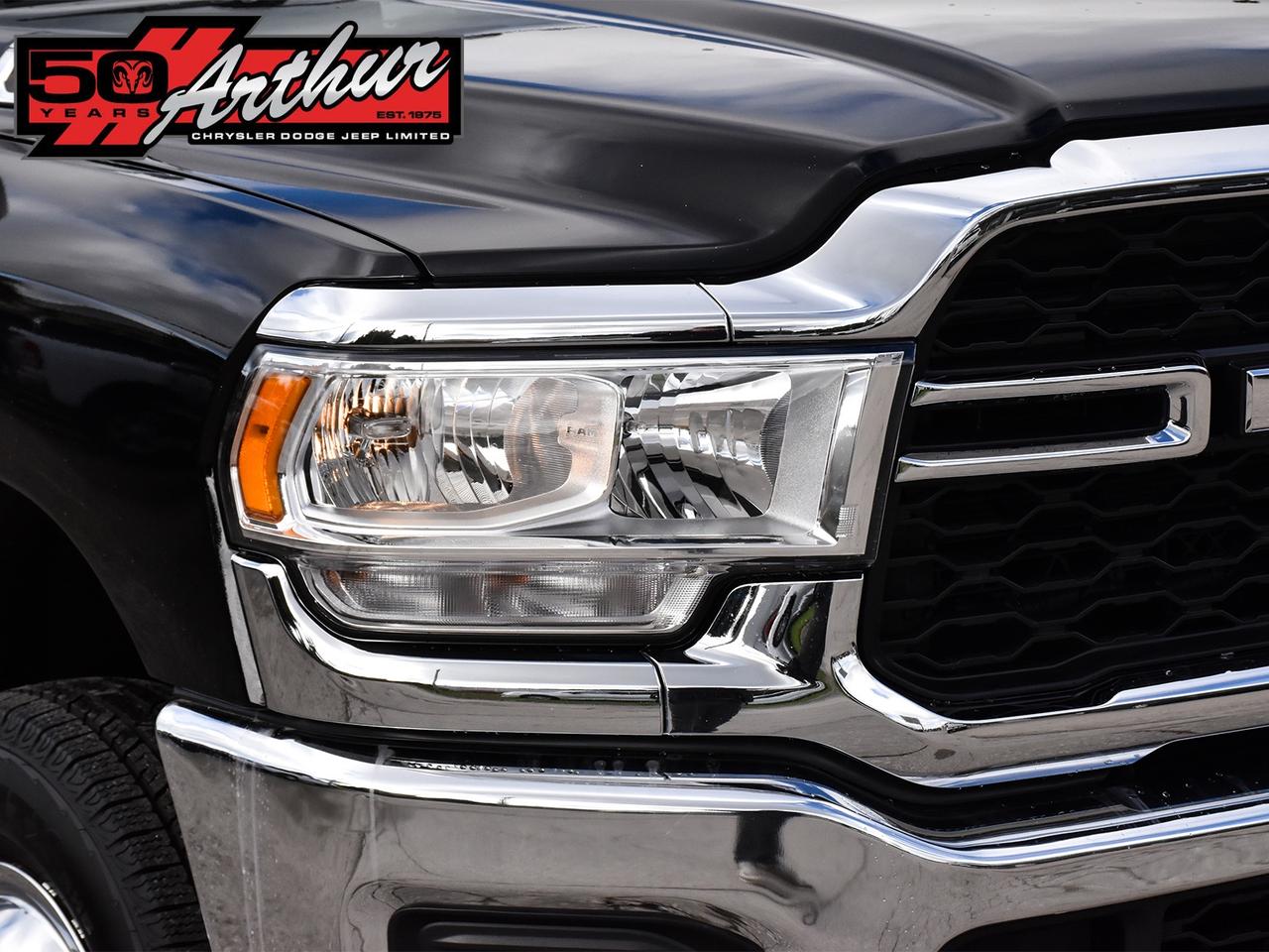 2023 RAM 3500 TRADESMAN CREW CAB 4X4 Photo