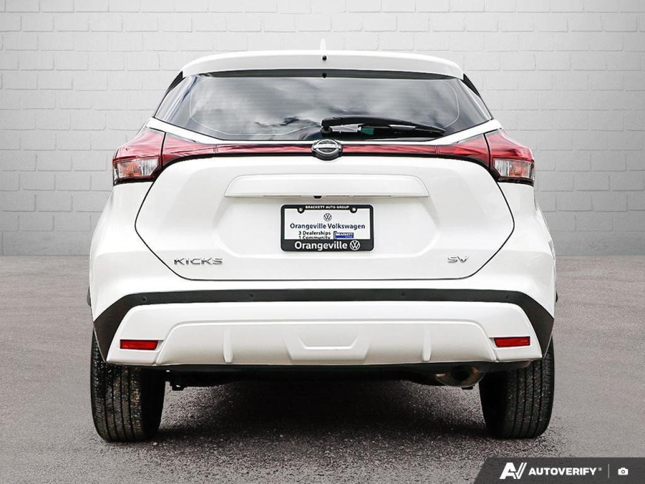 2023 Nissan Kicks SVONE-OWNER, ACCIDENT-FREE, FWD, CARPLAY, HTD SEAT Photo4