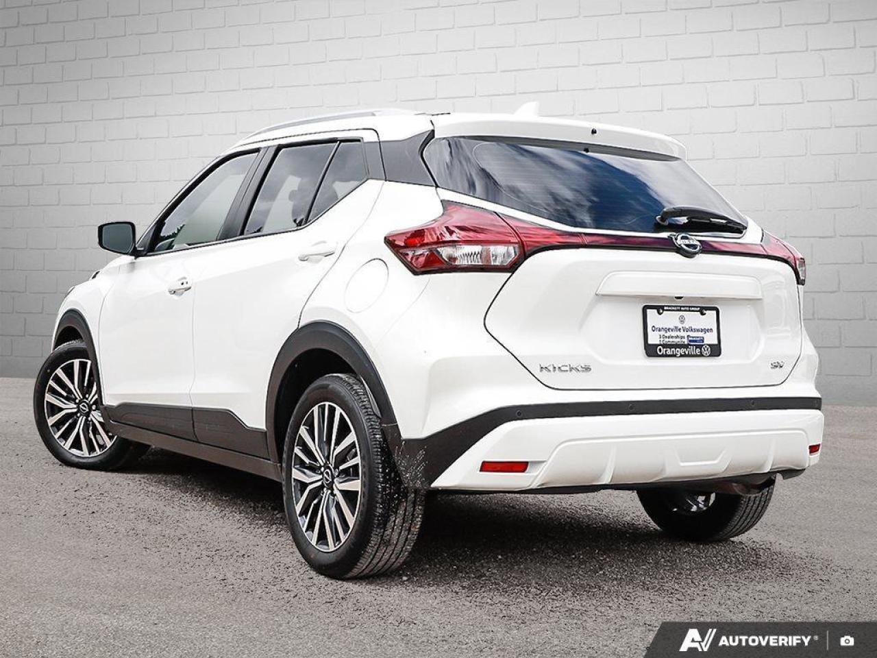 2023 Nissan Kicks SVONE-OWNER, ACCIDENT-FREE, FWD, CARPLAY, HTD SEAT Photo3