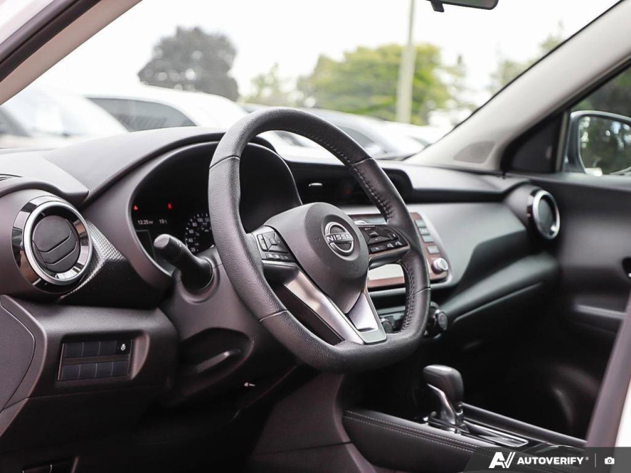 2023 Nissan Kicks SVONE-OWNER, ACCIDENT-FREE, FWD, CARPLAY, HTD SEAT Photo