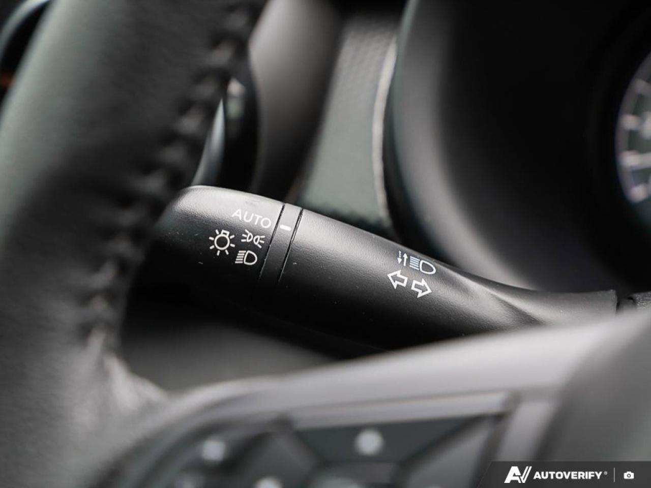 2023 Nissan Kicks SVONE-OWNER, ACCIDENT-FREE, FWD, CARPLAY, HTD SEAT Photo