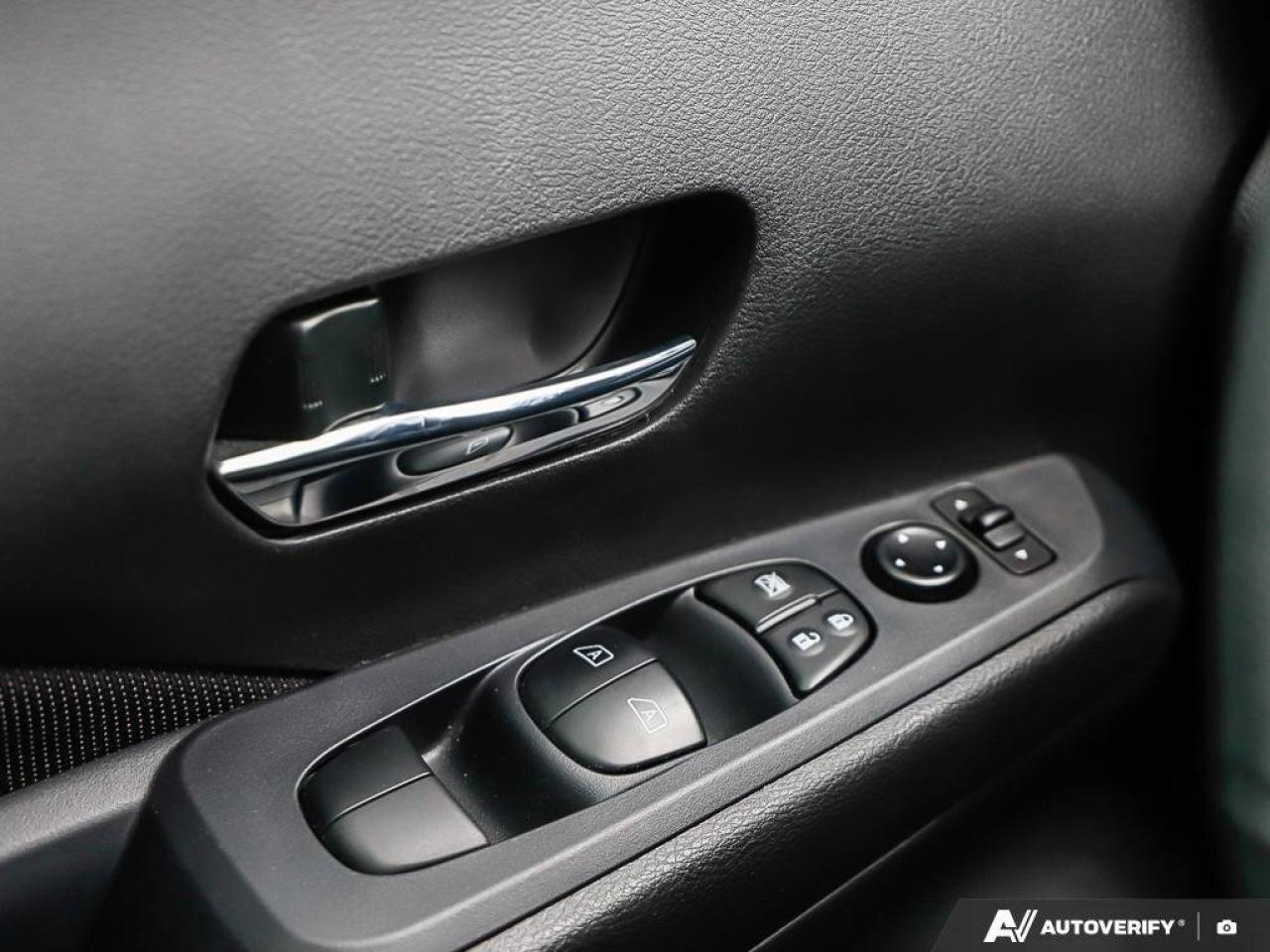 2023 Nissan Kicks SVONE-OWNER, ACCIDENT-FREE, FWD, CARPLAY, HTD SEAT Photo