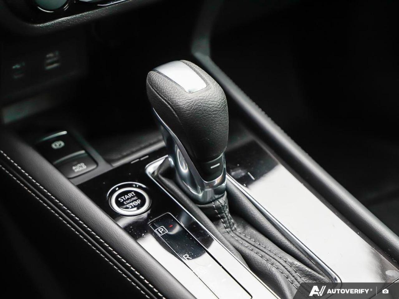 2023 Nissan Kicks SVONE-OWNER, ACCIDENT-FREE, FWD, CARPLAY, HTD SEAT Photo