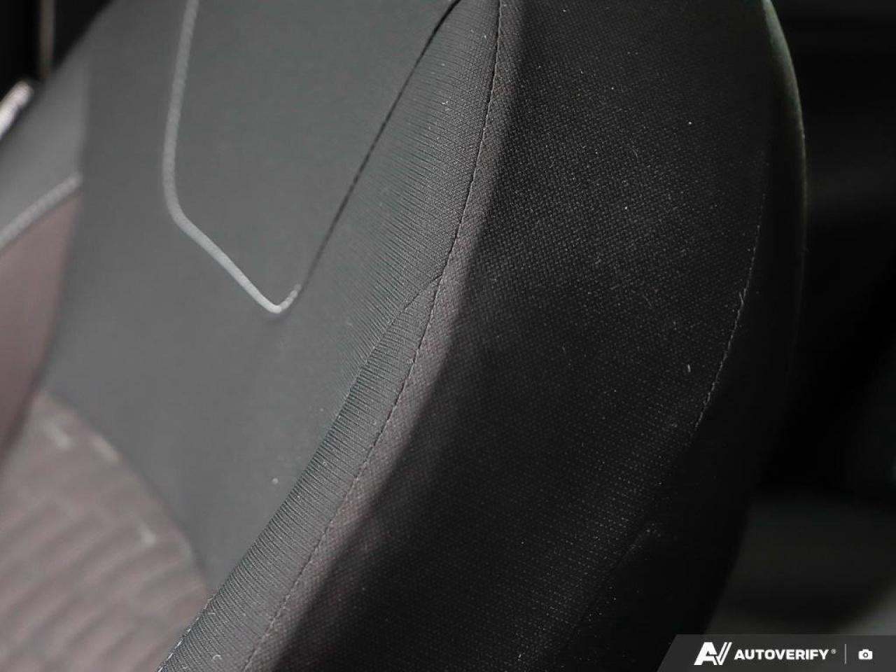 2023 Nissan Kicks SVONE-OWNER, ACCIDENT-FREE, FWD, CARPLAY, HTD SEAT Photo