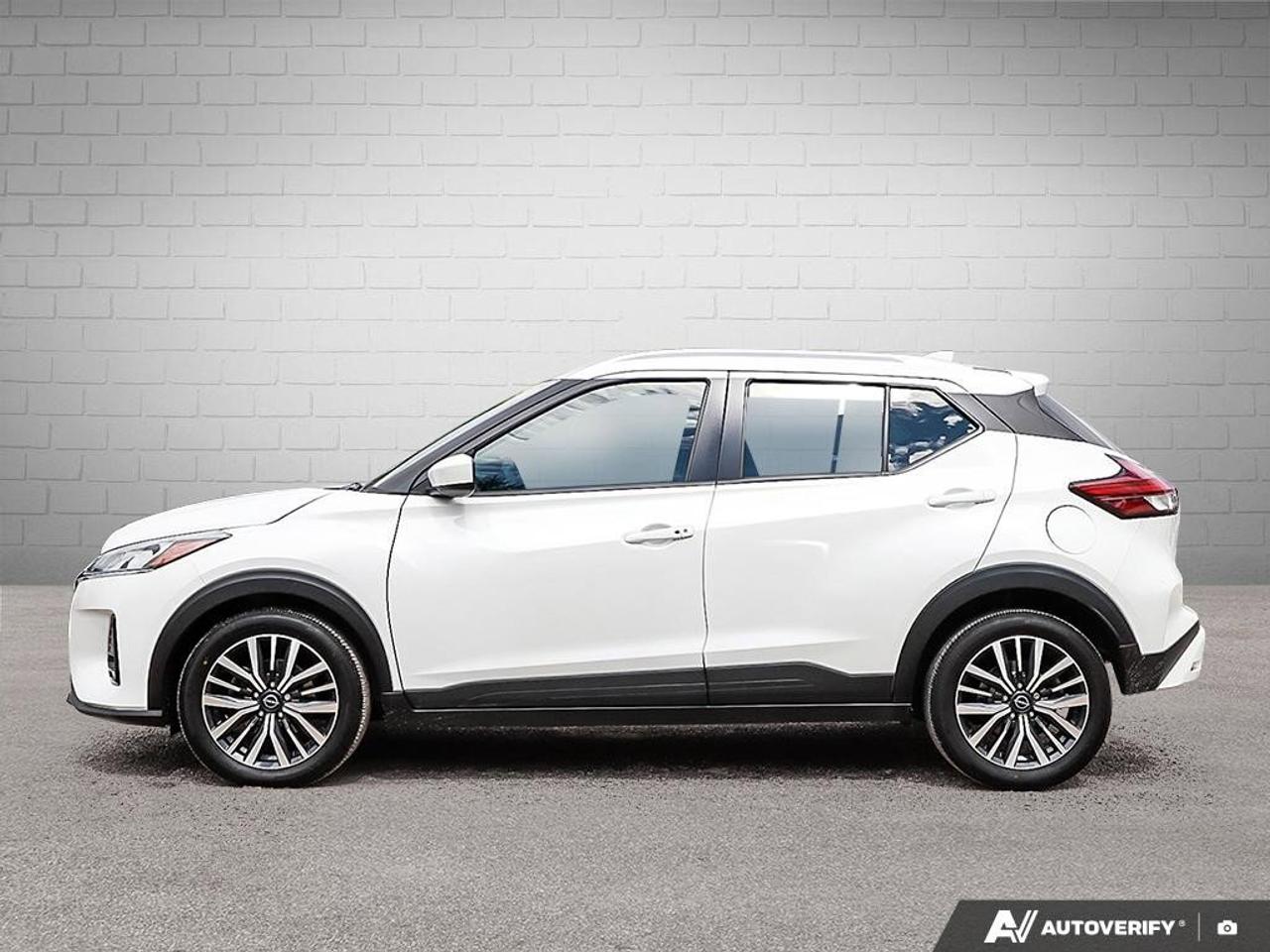 2023 Nissan Kicks SVONE-OWNER, ACCIDENT-FREE, FWD, CARPLAY, HTD SEAT Photo2