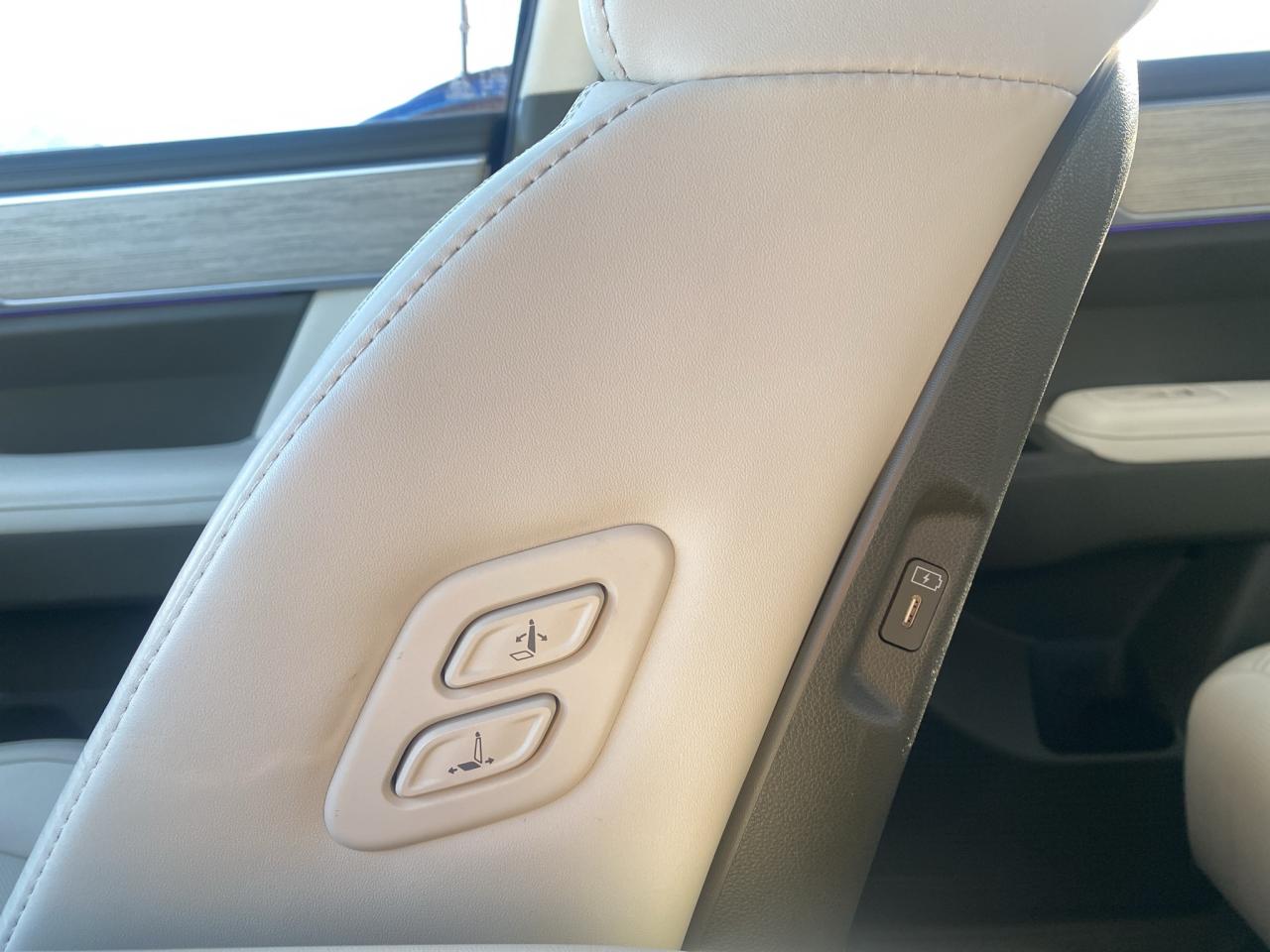 2025 Hyundai Santa Fe ULTIMATE CALIGRAPHY! DEMO! AWD! 2.5T! 4.49%* Photo