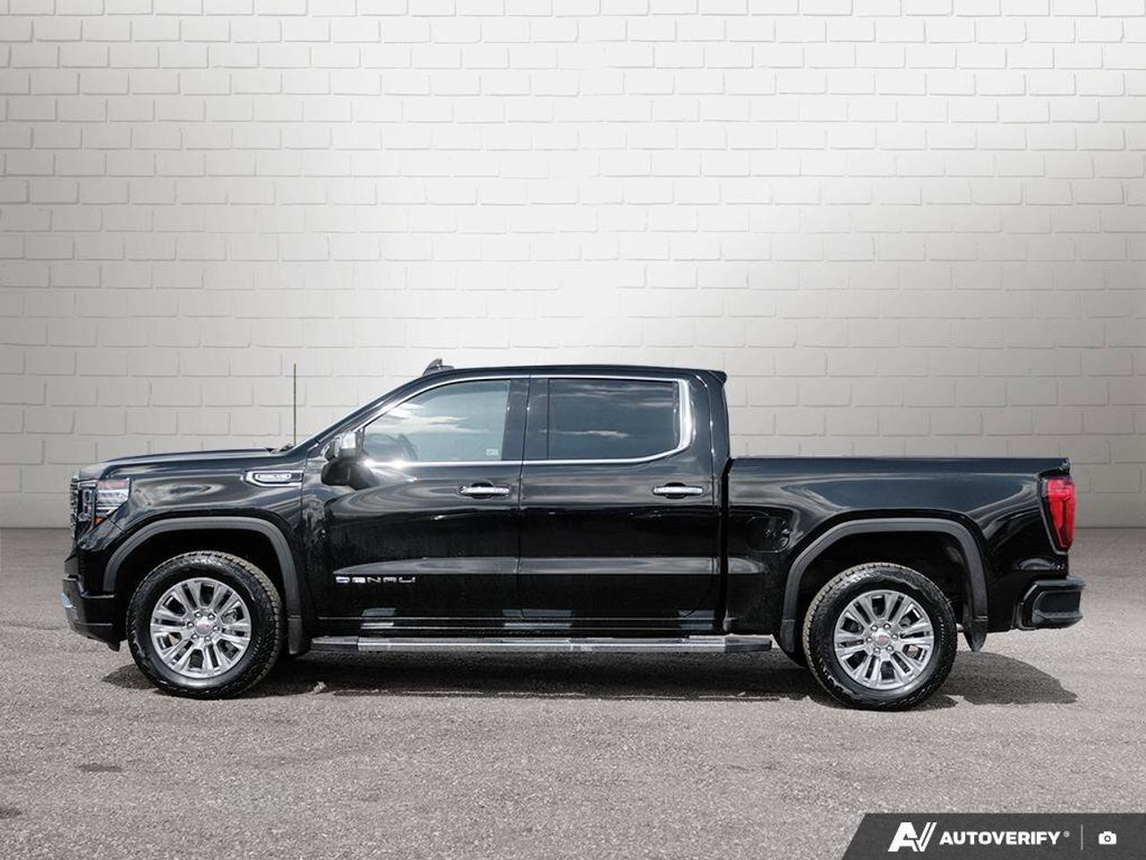 2024 GMC Sierra 1500 DenaliDENALI, CREW, 4X4, 5.3L, NAV, ROOF, 1-OWNER! Photo