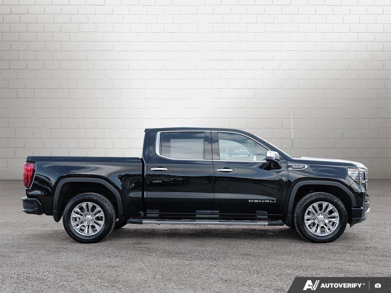 2024 GMC Sierra 1500 DenaliDENALI, CREW, 4X4, 5.3L, NAV, ROOF, 1-OWNER! Photo