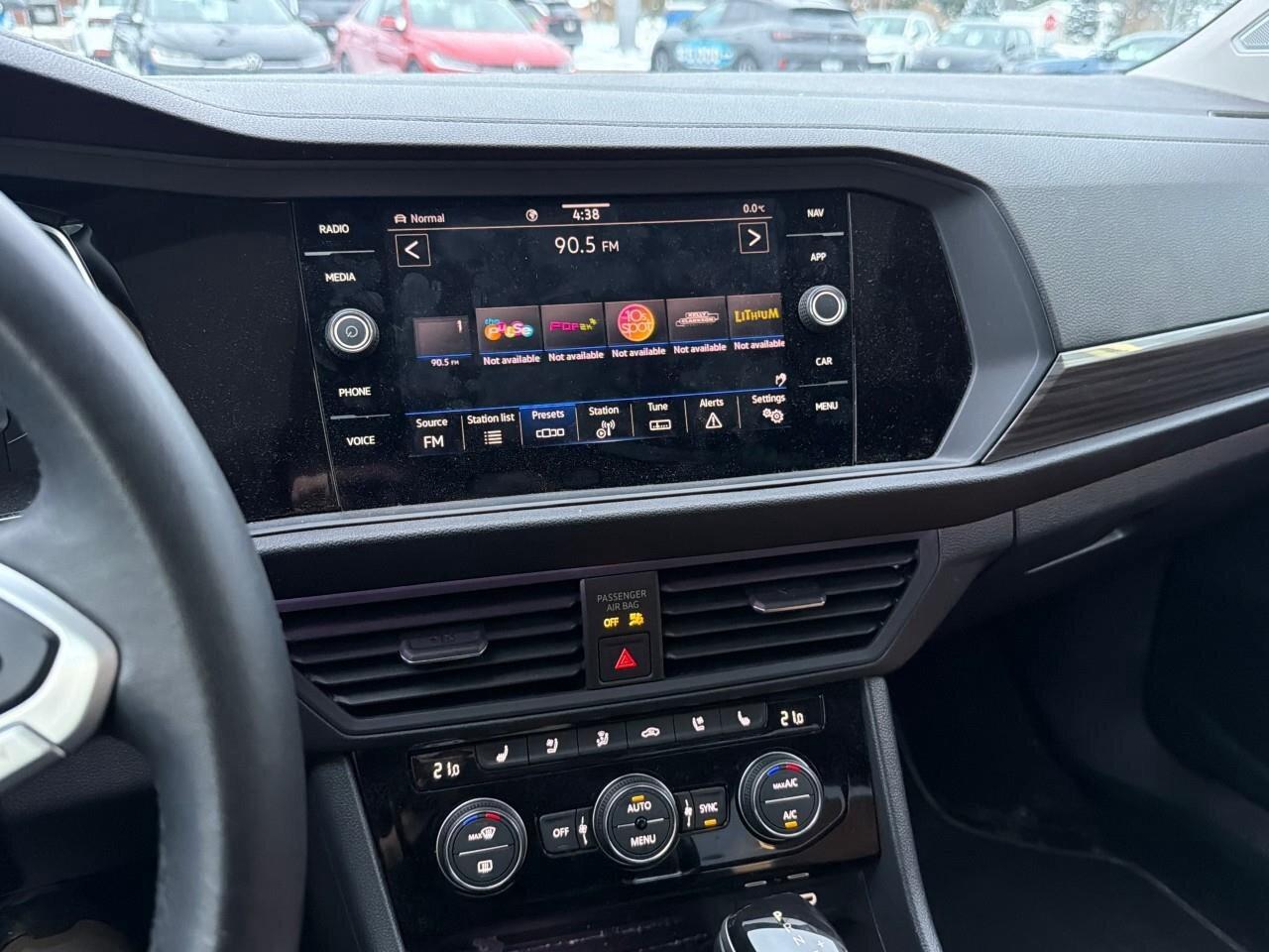 2023 Volkswagen Jetta HighlineONE-OWNER, ACCIDENT-FREE, SUNROOF, HTD + C Photo