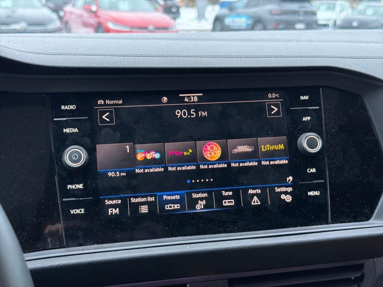 2023 Volkswagen Jetta HighlineONE-OWNER, ACCIDENT-FREE, SUNROOF, HTD + C Photo