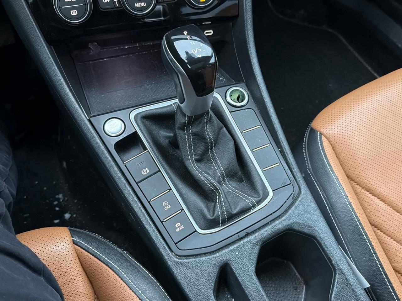 2023 Volkswagen Jetta HighlineONE-OWNER, ACCIDENT-FREE, SUNROOF, HTD + C Photo