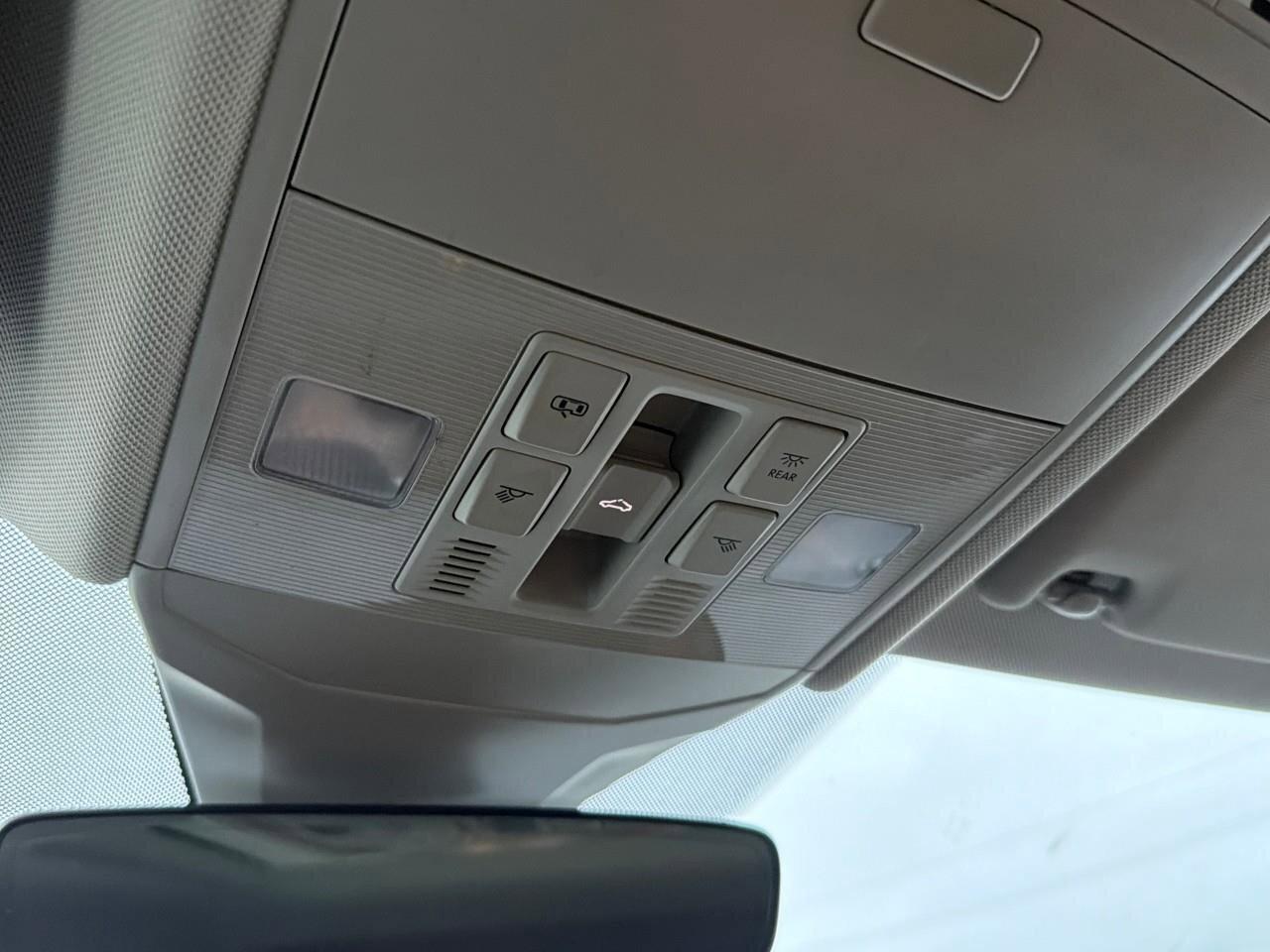 2023 Volkswagen Jetta HighlineONE-OWNER, ACCIDENT-FREE, SUNROOF, HTD + C Photo