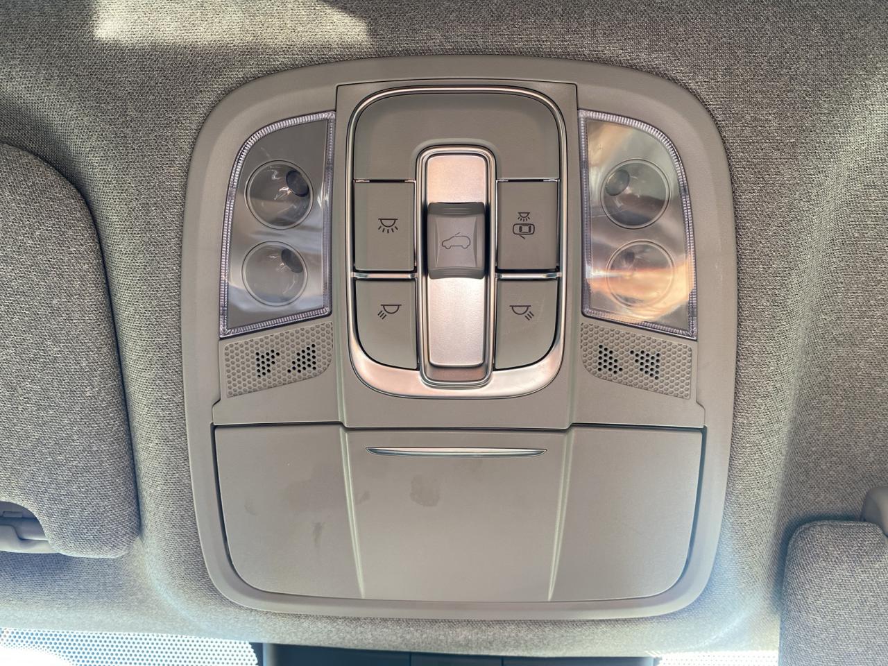 2020 Hyundai Santa Fe 2.0T Ultimate AWD Photo