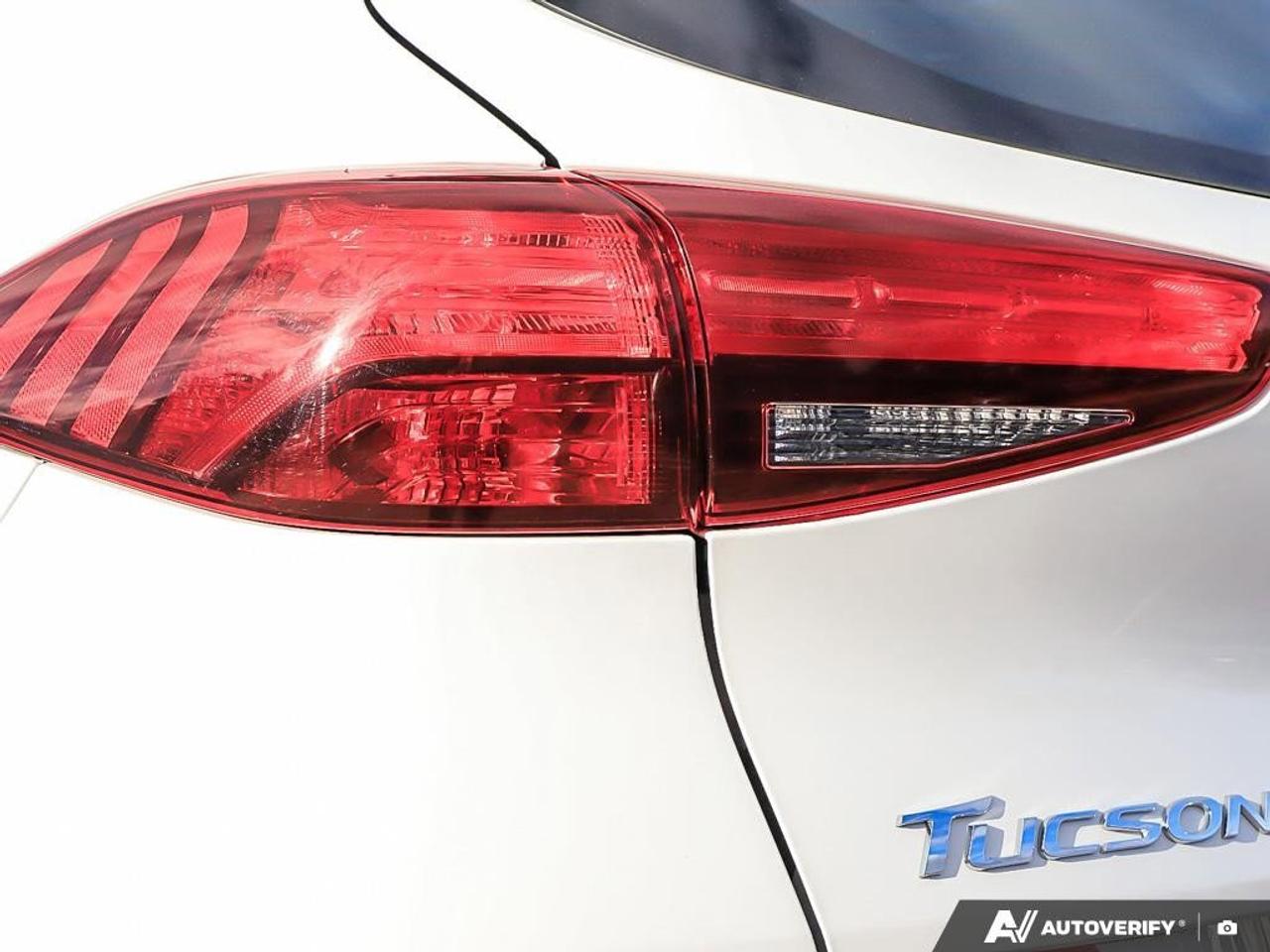 2019 Hyundai Tucson EssentialONE-OWNER, ACCIDENT-FREE, CARPLAY, HTD SE Photo