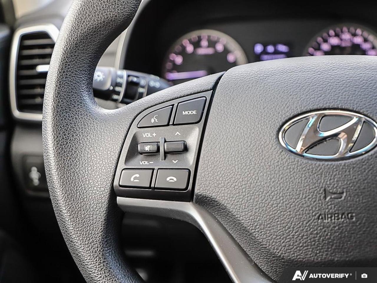 2019 Hyundai Tucson EssentialONE-OWNER, ACCIDENT-FREE, CARPLAY, HTD SE Photo