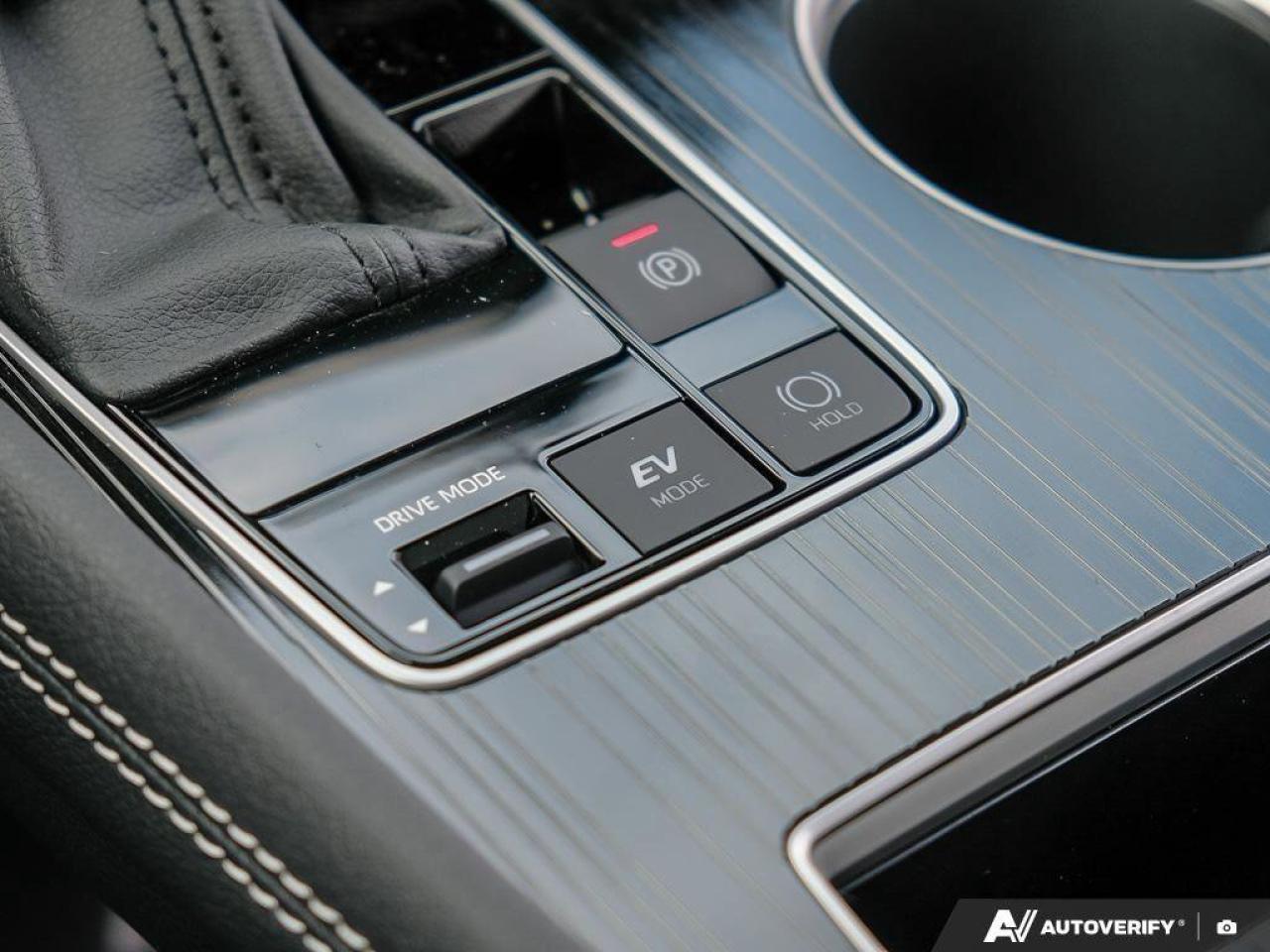 2025 Toyota Sienna XSE 7-PassengerONE-OWNER, ACCIDENT-FREE, HYBRID, A Photo