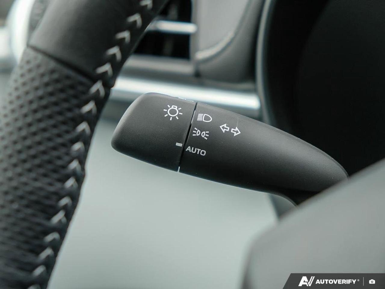 2025 Toyota Sienna Xse 7-Passenger AwdONE-OWNER, ACCIDENT-FREE, HYBRI Photo