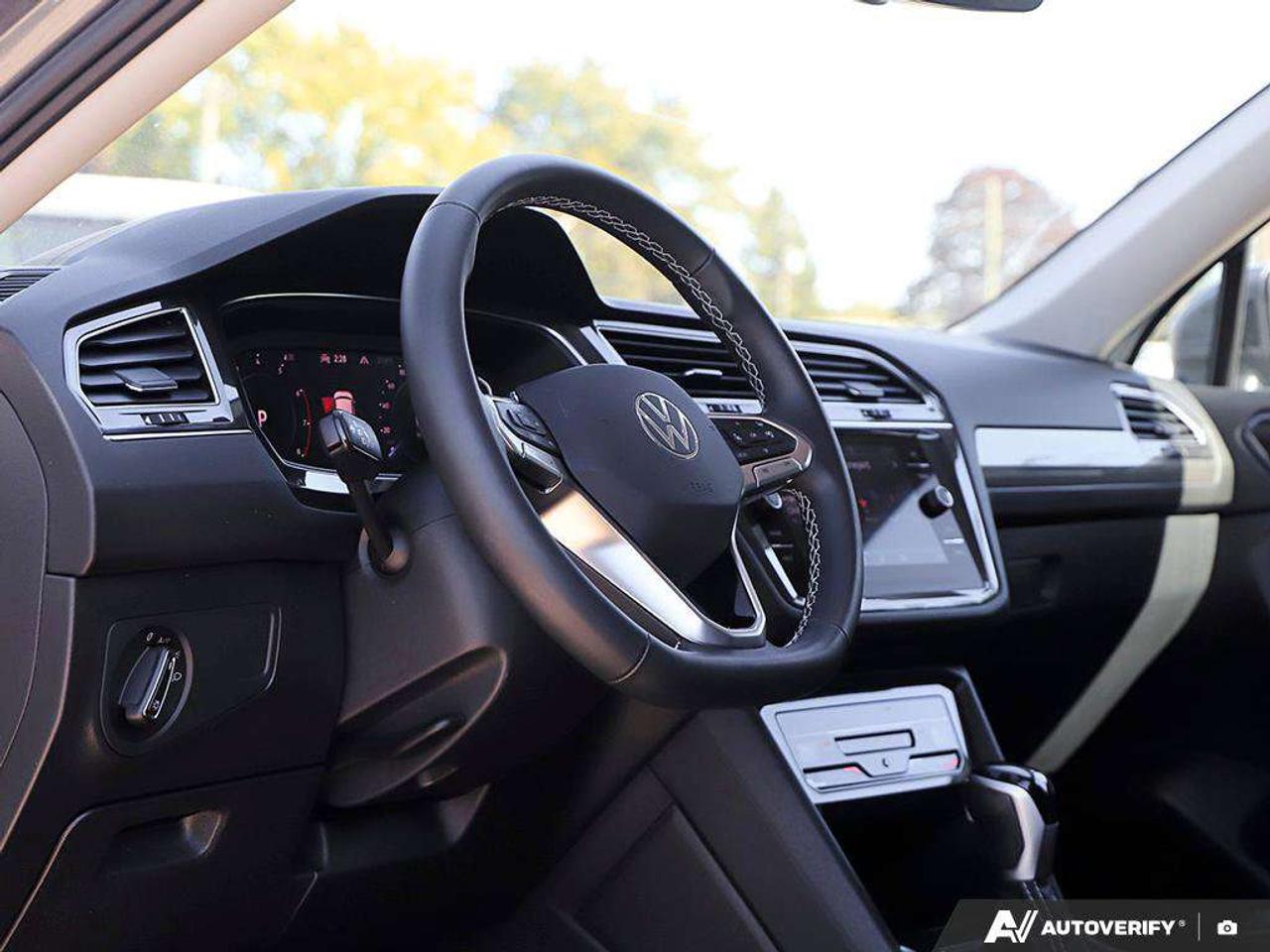 2023 Volkswagen Tiguan ComfortlineONE-OWNER, ACCIDENT-FREE, WIRELESS CARPLAY, HTD SEATS Photo