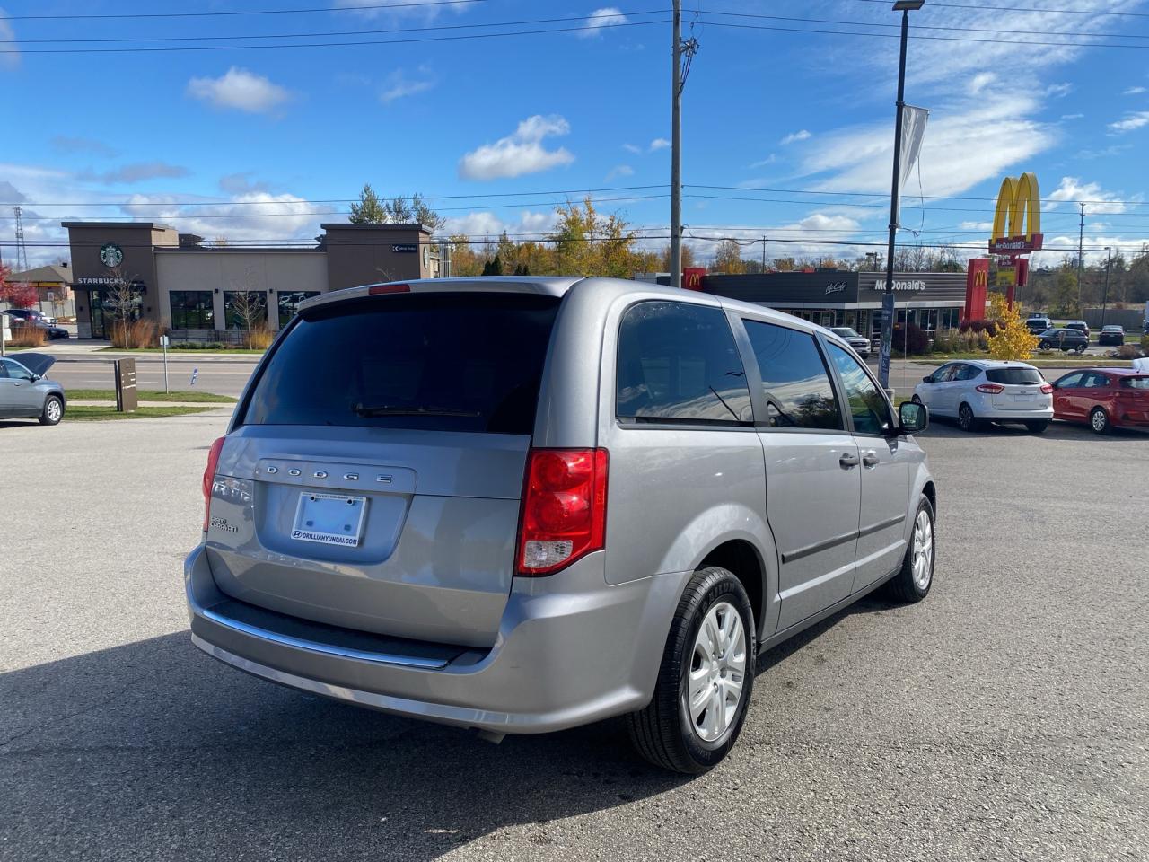 2017 Dodge Grand Caravan FAMILY MOVER! CERTIFIED! FWD! Photo4